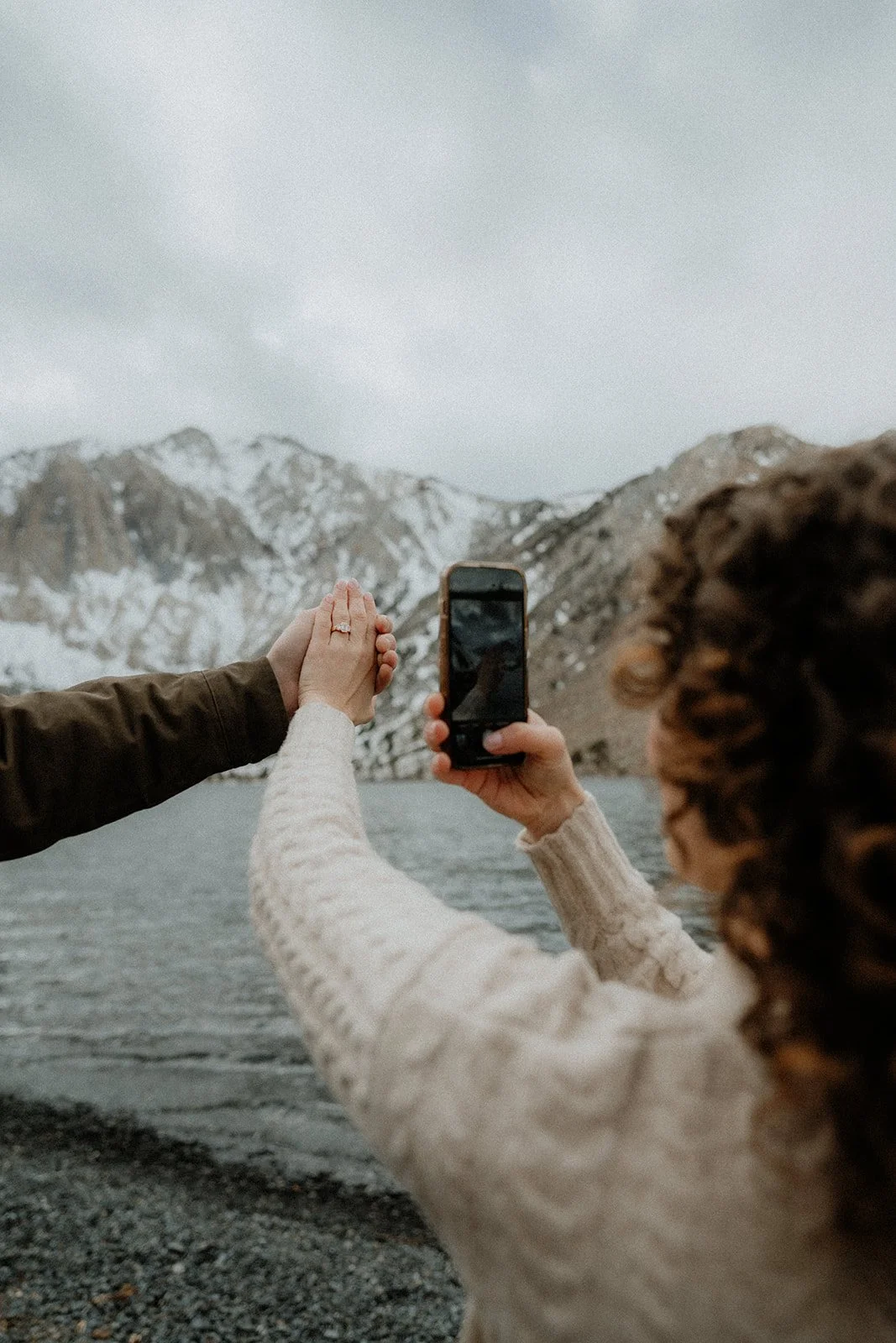Winter-Engagement-Session-Convict-Lake-SummitandSurPhotography23.jpg