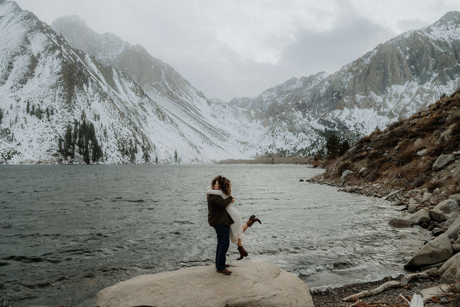 Winter-Engagement-Session-Convict-Lake-SummitandSurPhotography24.jpg