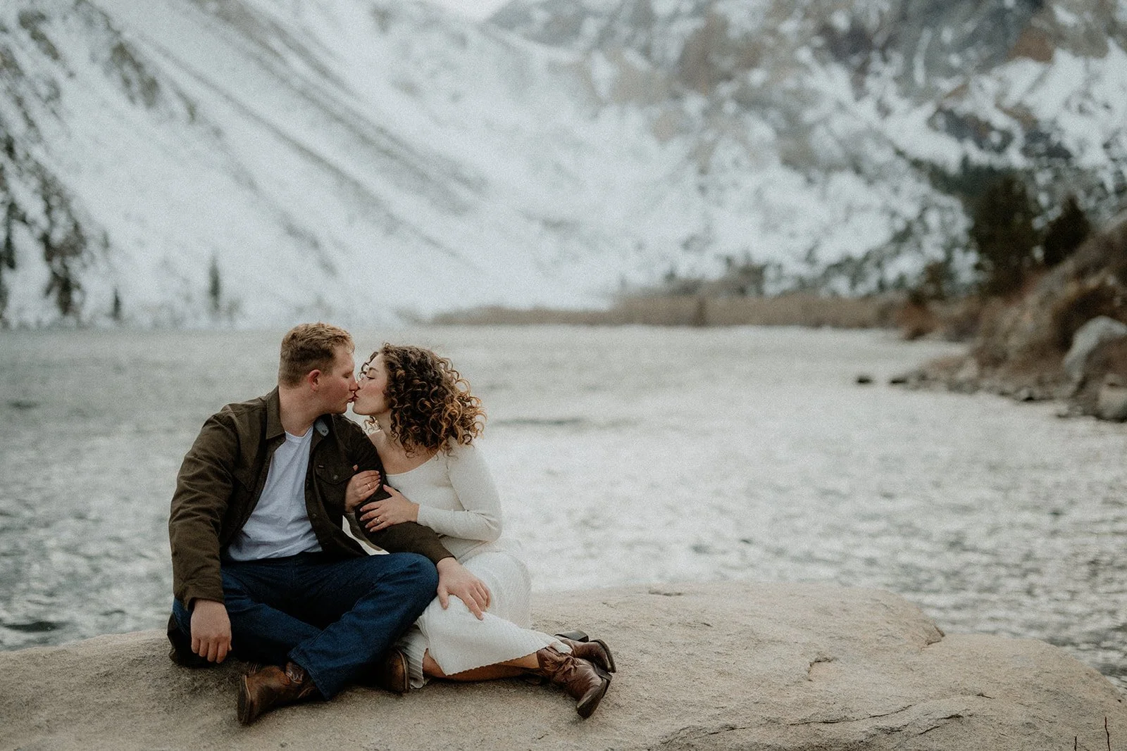 Winter-Engagement-Session-Convict-Lake-SummitandSurPhotography25.jpg