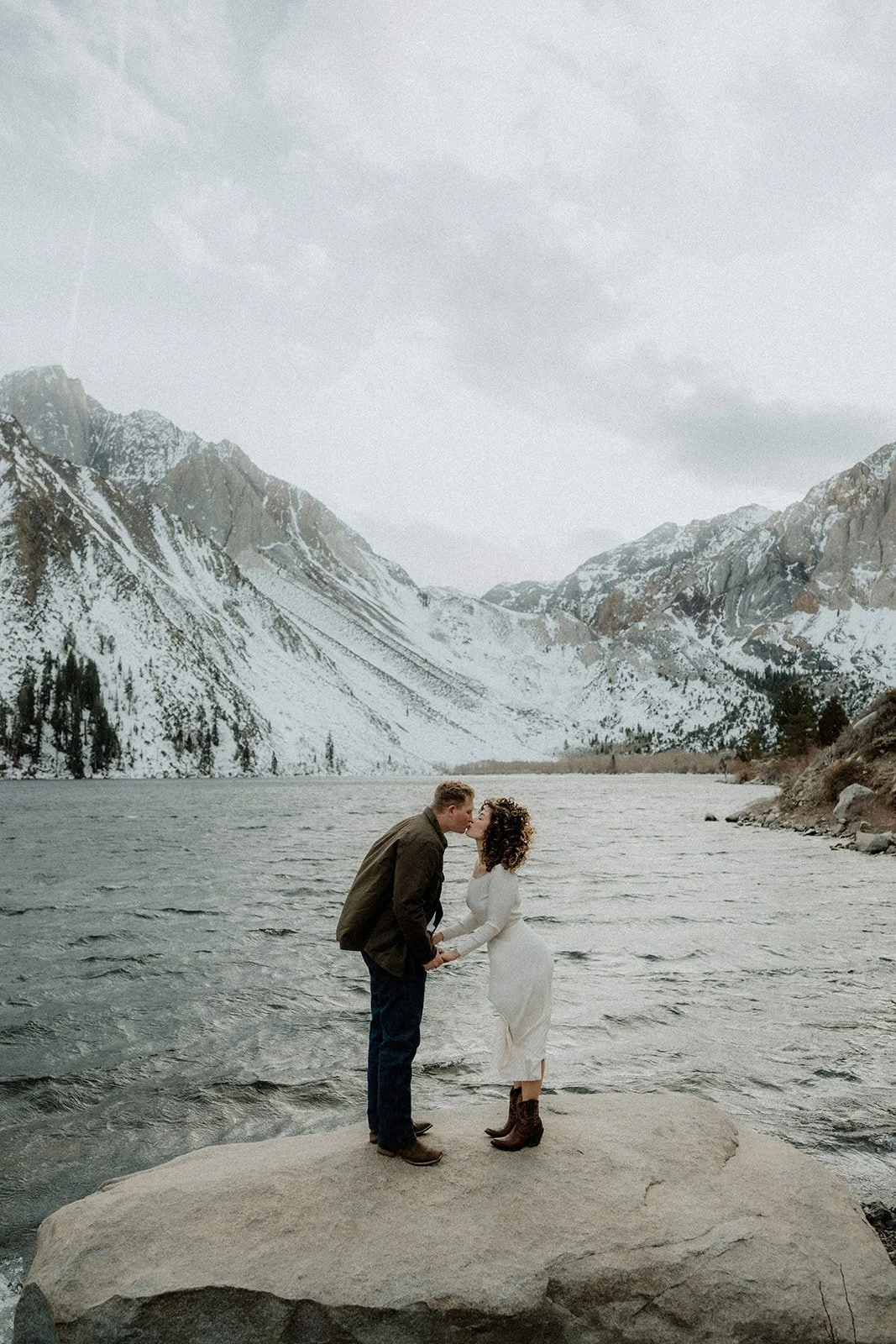 Winter-Engagement-Session-Convict-Lake-SummitandSurPhotography29.jpg