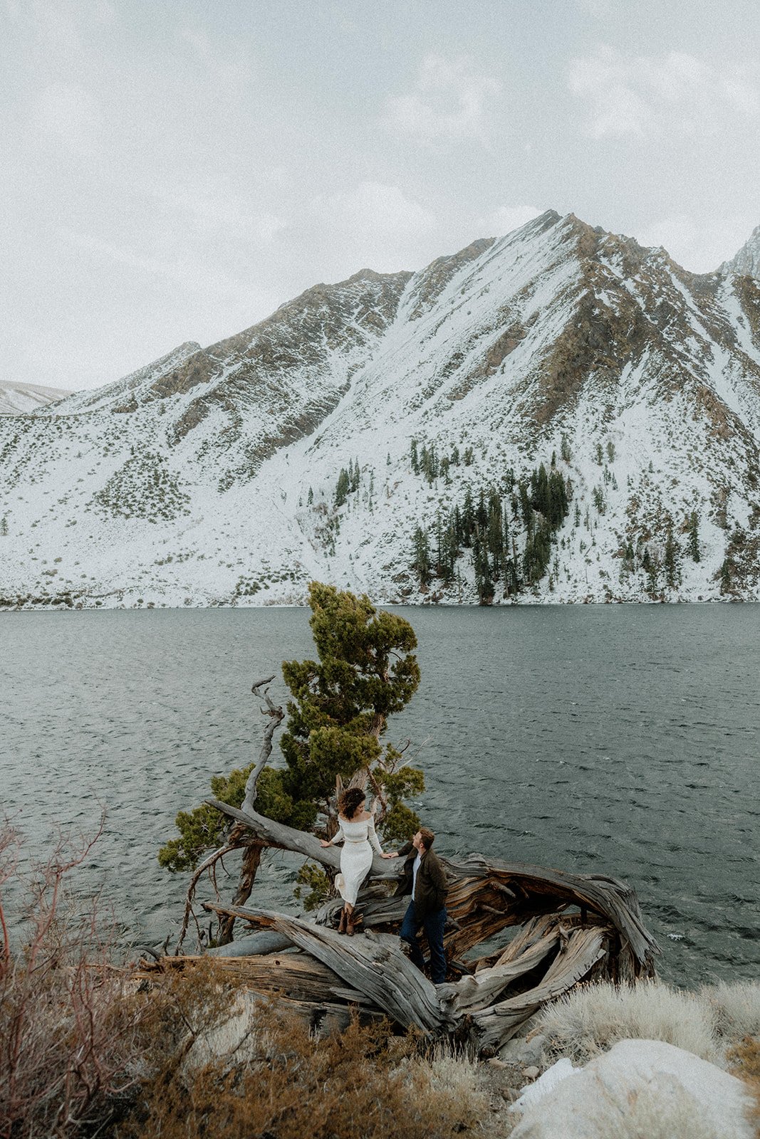 Winter-Engagement-Session-Convict-Lake-SummitandSurPhotography34.jpg
