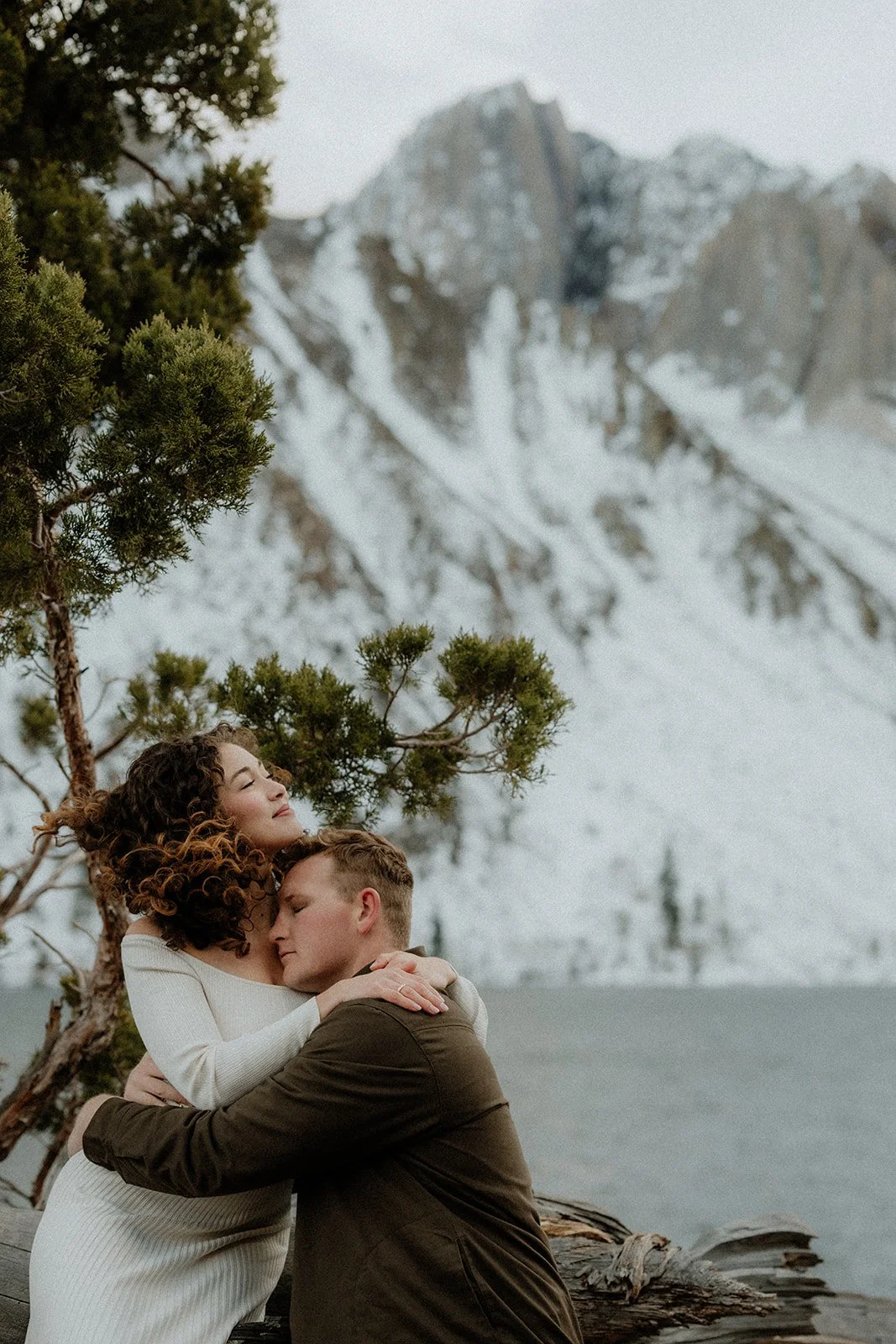 Winter-Engagement-Session-Convict-Lake-SummitandSurPhotography35.jpg