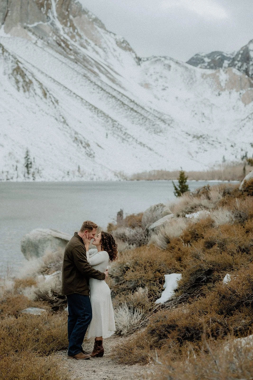 Winter-Engagement-Session-Convict-Lake-SummitandSurPhotography45.jpg