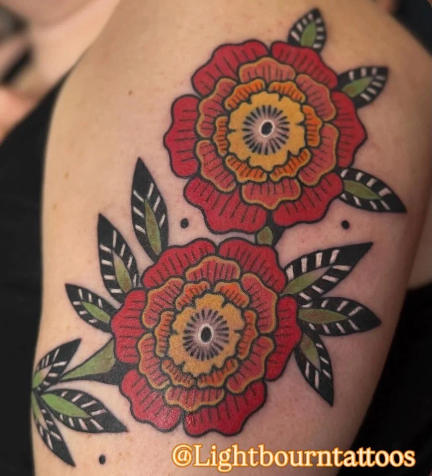 Folky florals from @lightbourntattoos 🌻🌼

To book with artists contact them directly 

#tattoos #yegtattoos #yegart #edmontontattoo #traditionaltattoos