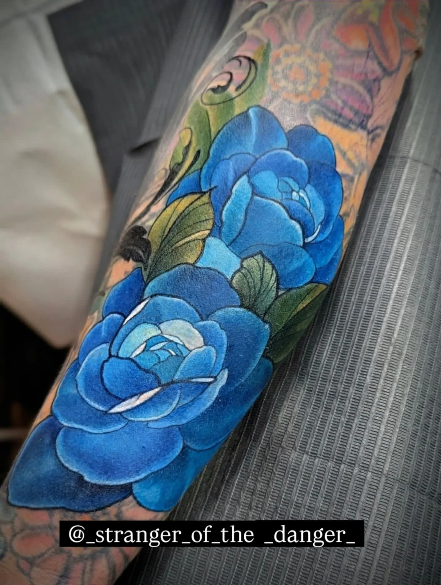 In progress coverup sleeve from @_stranger_of_the_danger_ 
Look at that full coverage 👀✨
To book with artists contact them directly

#tattoos #yegtattoos #edmontontattoo #coveruptattoo #floraltattoo