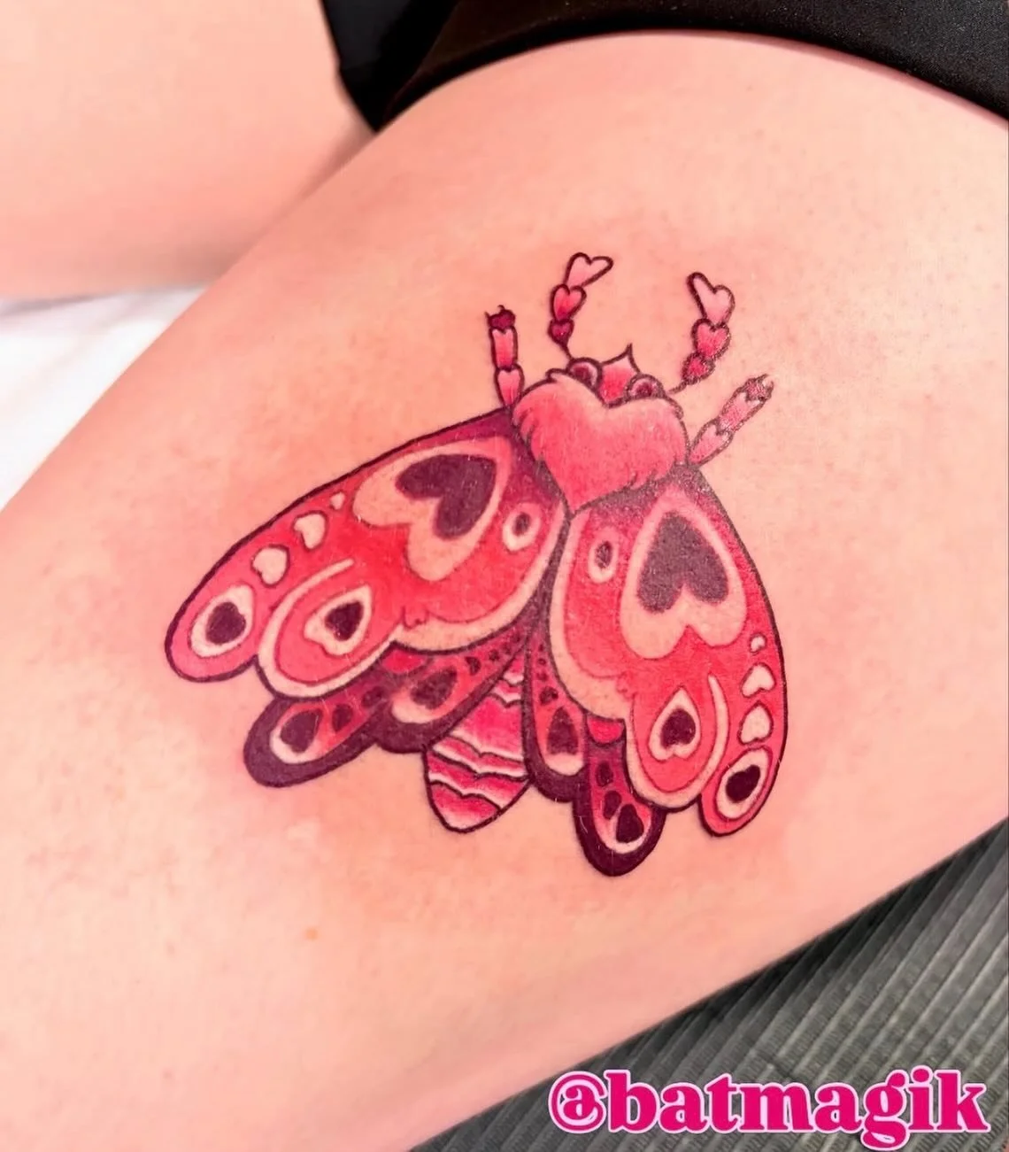 Love bug from @batmagik 
To book with artists contact them directly 

#tattoos #yegtattoos #yegart #neotraditionaltattoo #bugtattoo