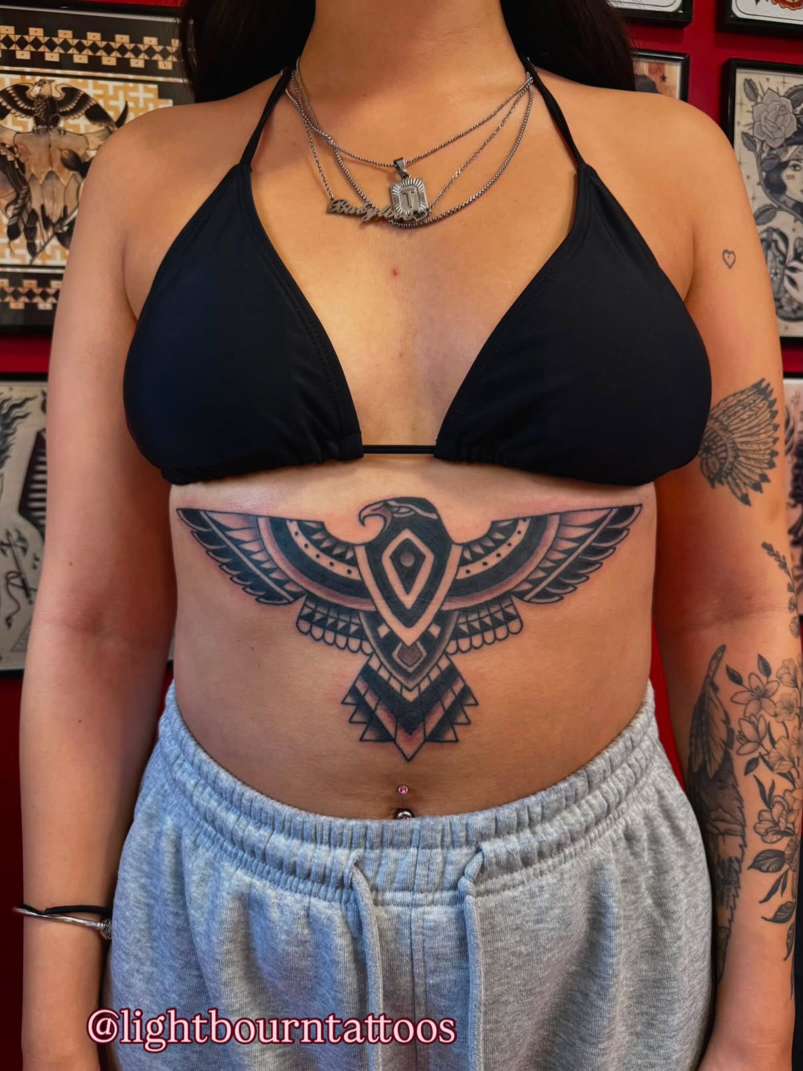 Gorgeous eagle tattoo from @lightbourntattoos 

To book with artists contact them directly 
.
.
.
#tattoos #yegtattoo #tradtattoos #birdtattoos