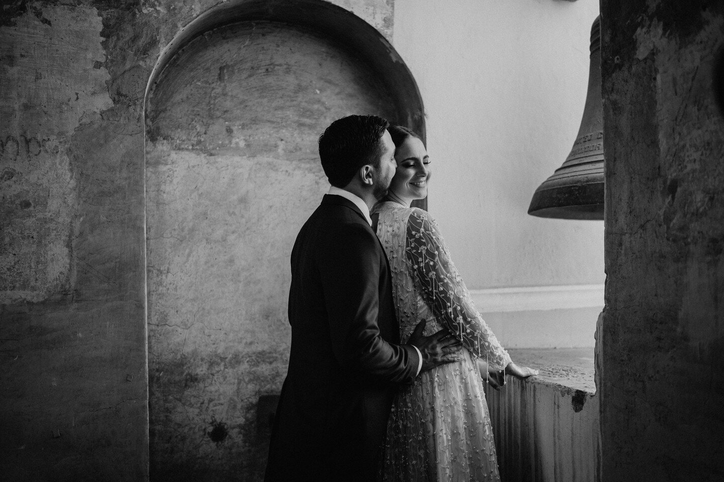 Paulina and Jose Carlo&rsquo;s elegant wedding at Shangri L&aacute; was such a dream. Being able to experience this unique and intimate time of their lives is simply amazing.

We are in love with this couple, wedding and obsessed with the dress desig
