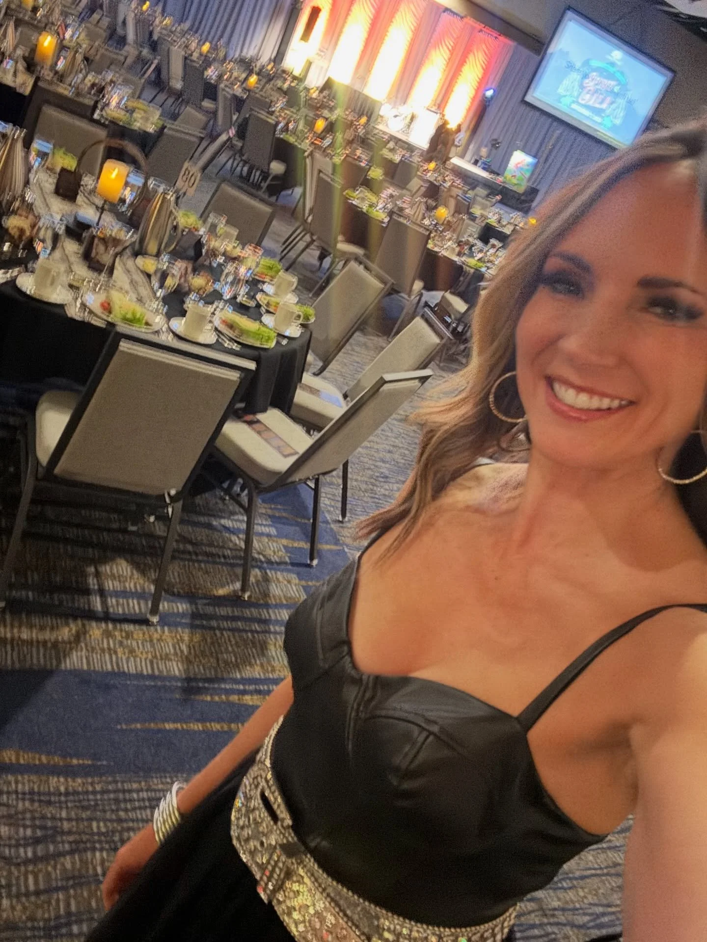My first time to Kansas City!

And it did not disappoint. (How can you not love a Yellowstone theme?)

What an honor to work with @taking.bids.fundraising 💚

More than $450,000 was raised for @ourcornerstones 

#auctioneer #fundraisinghost #fundrais