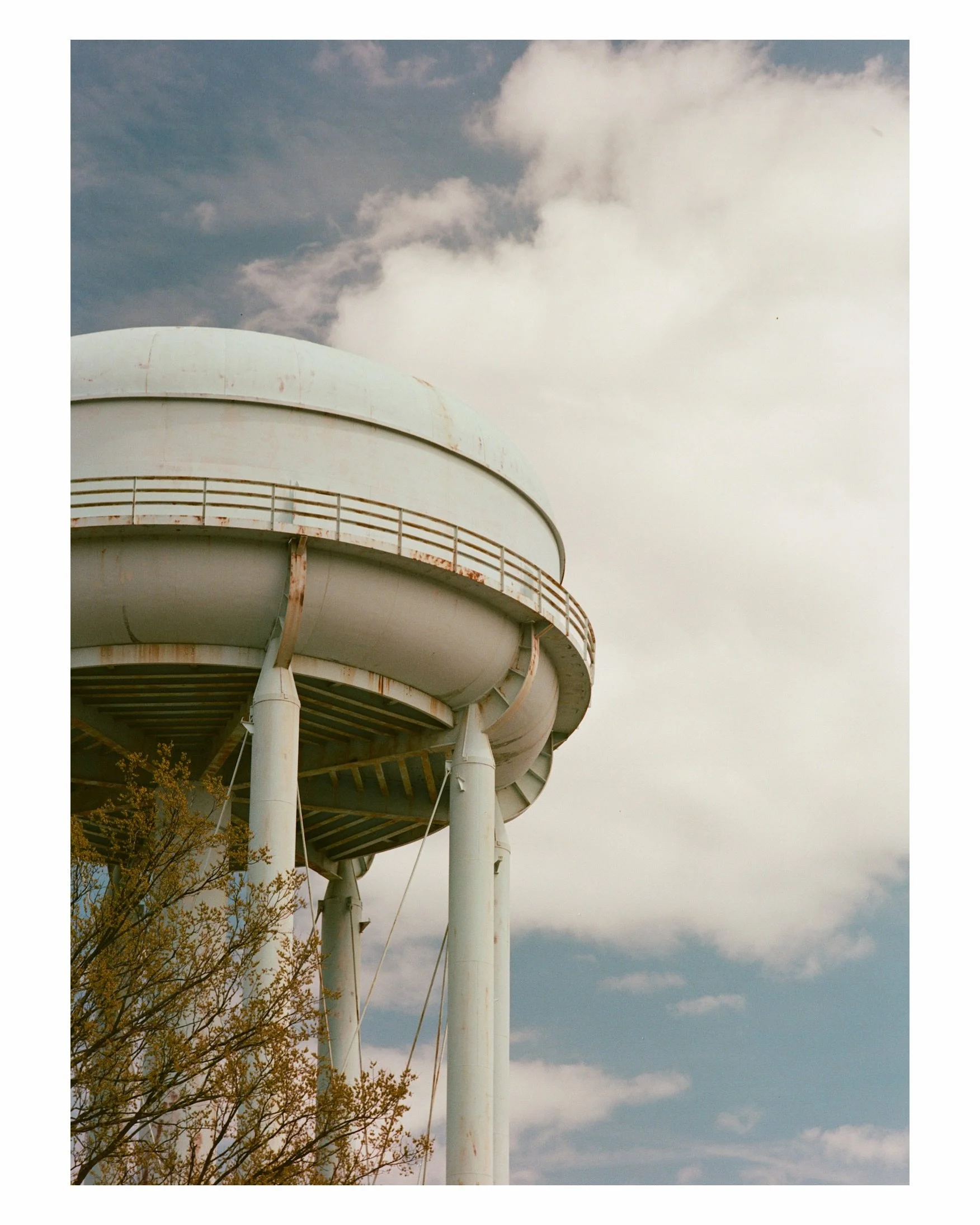 Another day another wasteland
#mamiya645 #portra400 #virginiaphotographer #shotonﬁlm #suffolkphotographer