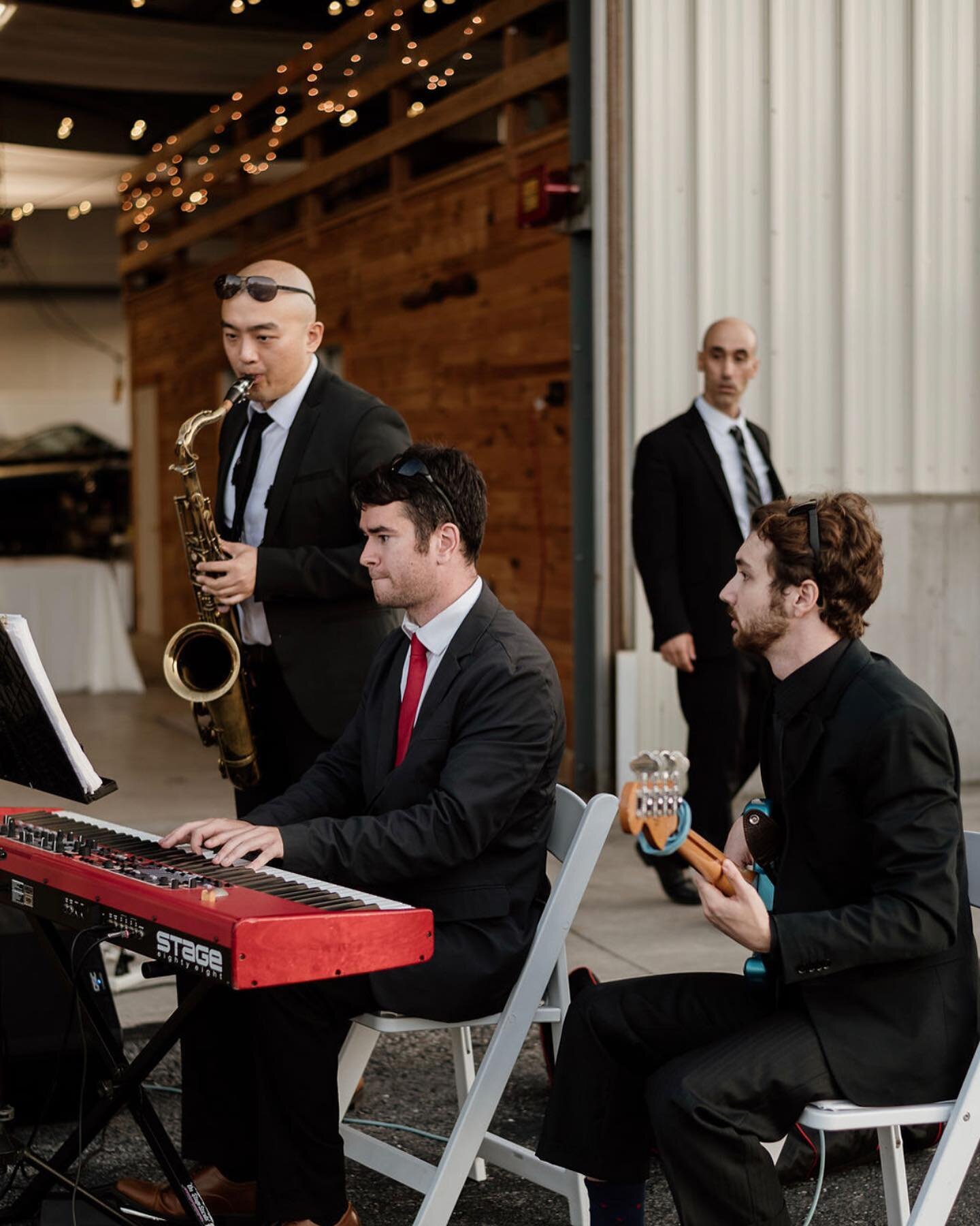 The awesome crew at @vibrant_boston kept this crowd going until the very end 🎶 

📸 @taylorfrostphotography 

#nhweddings #nhweddingplanner #weddingplanner #newenglandweddingplanner #newenglandweddingphotographer #weddingband #bostonweddingplanner #