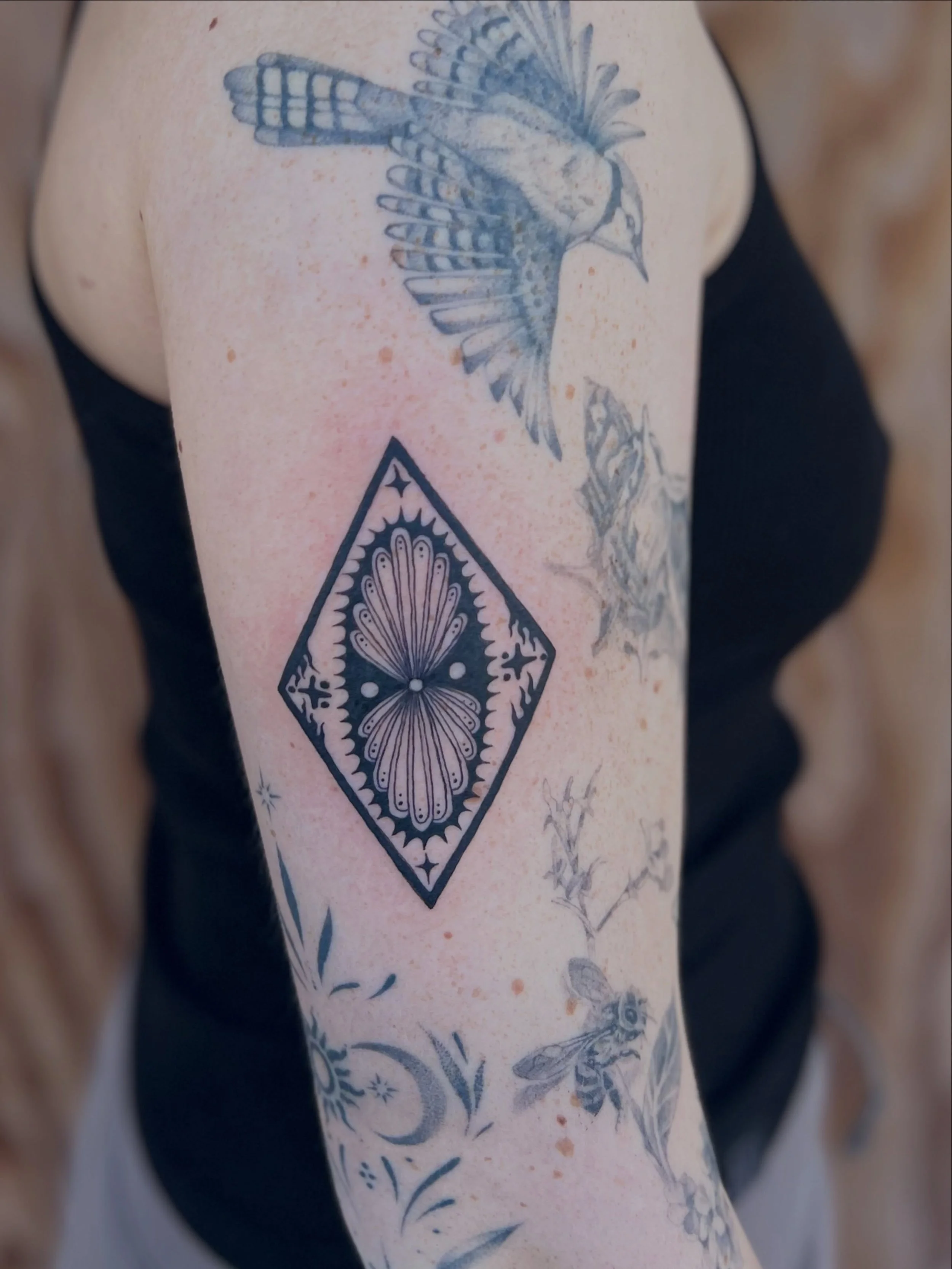 @aldentetattoo nailing these ornate art deco works of art time and time again, show her some love y'all

#austintexastattooartist #atxtattooartist #artdecotattoo #ornatetattoos