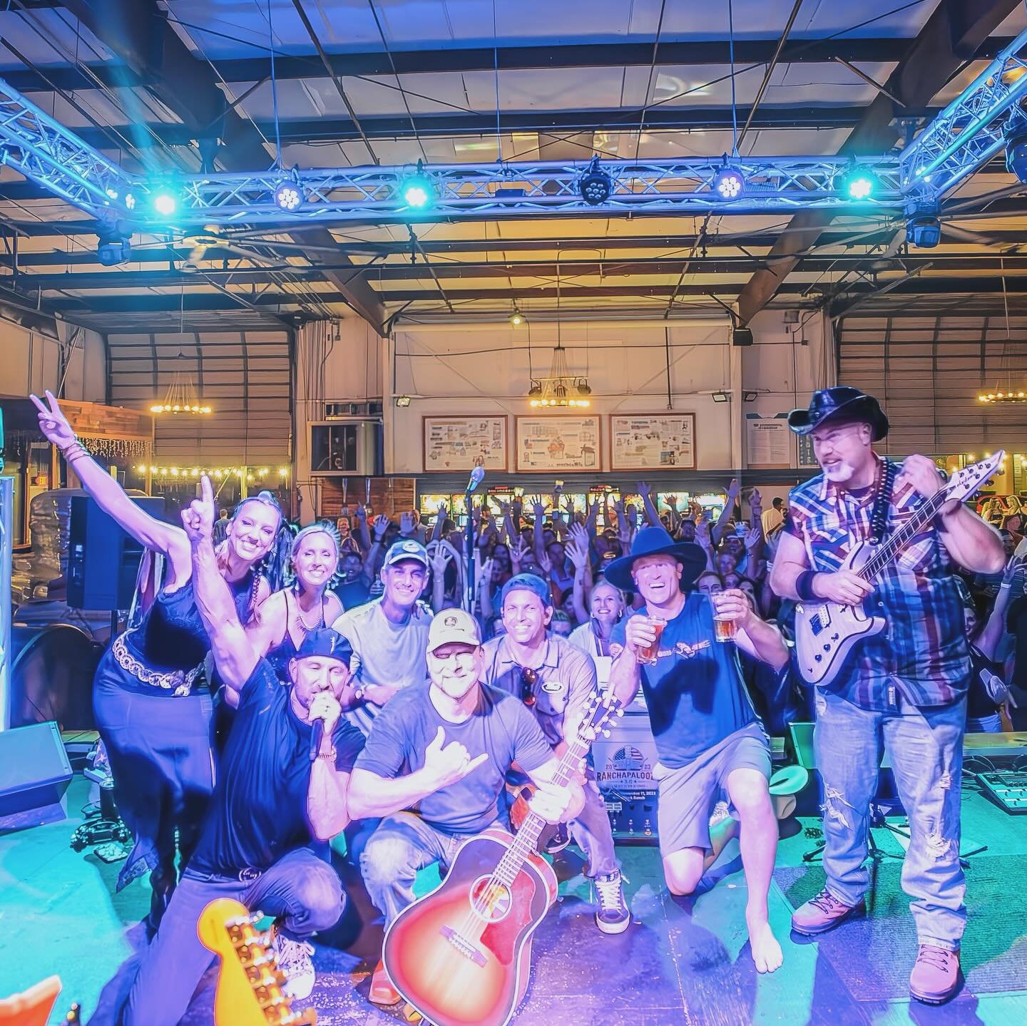 Cheers to all of our amazing fans who rocked out with us at @3daughtersbrewing last Saturday! 🍻 Your energy made it an unforgettable night! Huge thanks for supporting us and helping us continue our mission of giving back to the @tb_frogmanswim &amp;