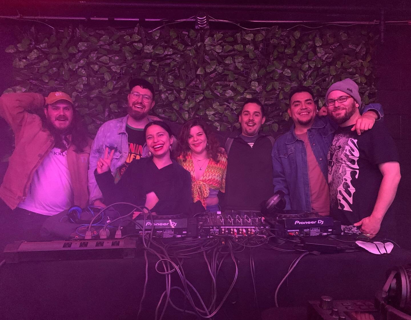 love these people so much! Thank you for your energy last night. I was too busy bussin it down to document 😂

BIG love to @elsonidoradio @lizzexists @timbreroom and everyone on the dance floor for creating such a special night and loving space 
💕💕