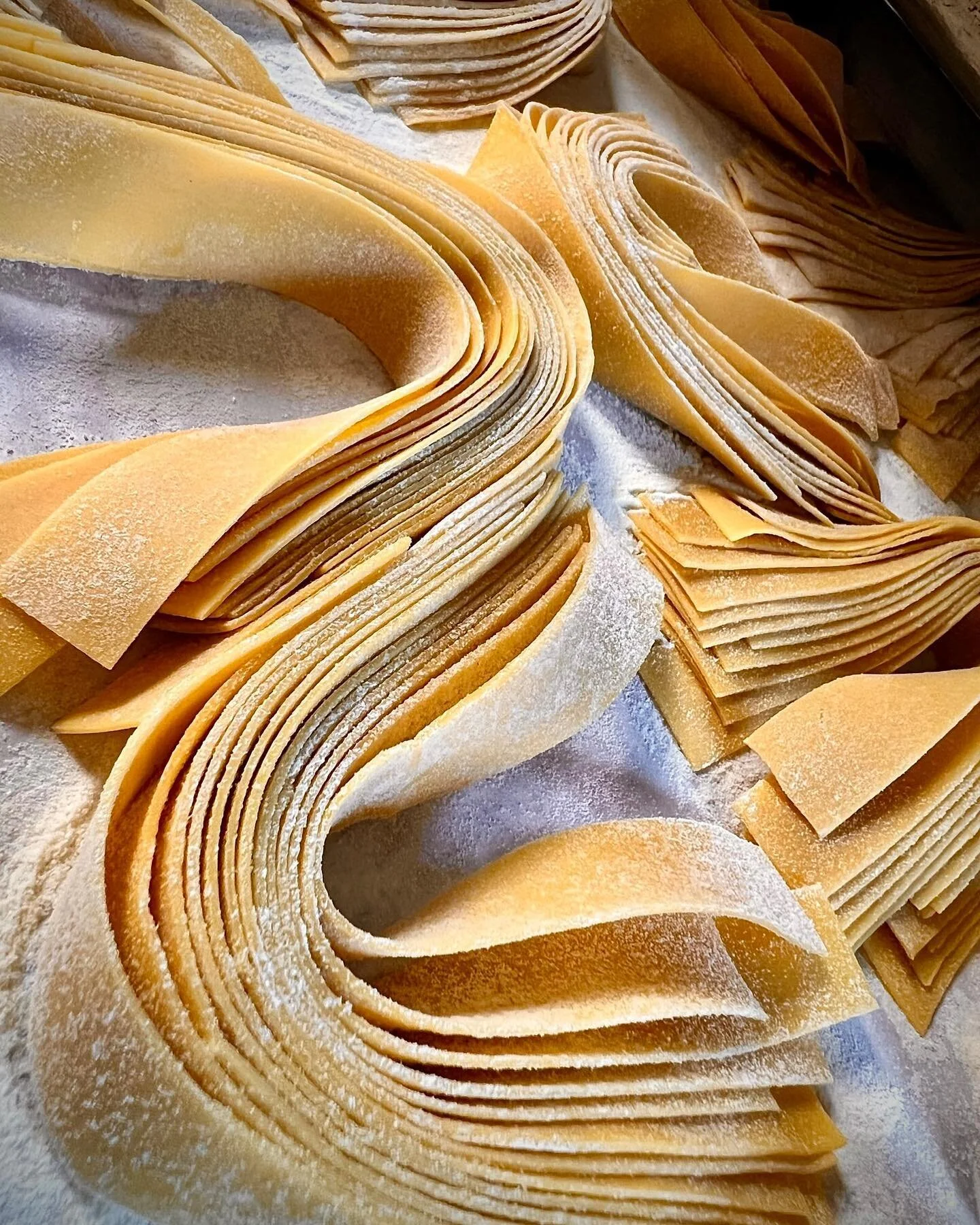 Is there really anything better than fresh pasta? Check out our new midsummer menu- details coming soon, and tag a culinary-loving friend who loves seasonal-charged cuisine as much as we do! 
📷: @acleverbastard