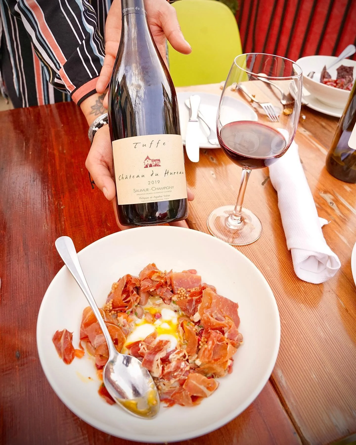 How we combat summer temps: with delish wine + tasty seasonal bites. #summertimevibes