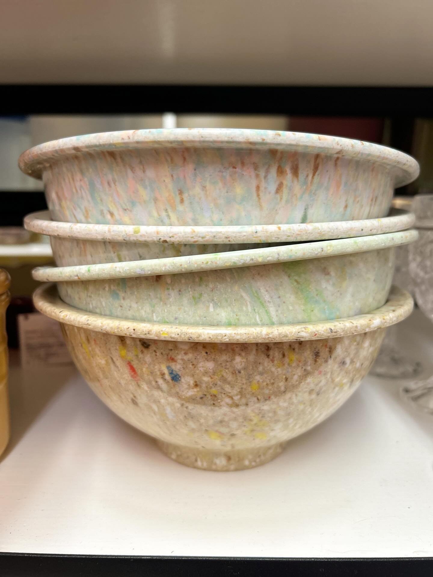 Vintage confetti Texas Ware bowls, anyone? 😲😲😲We&rsquo;re here for you from 10-5 today!
