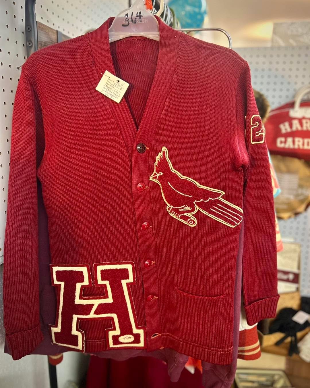 Hey, all you Harmony Cardinal fans! Do you have these fun vintage items in your collection? We&rsquo;re here for you from 10-5 today! ❤️❤️❤️