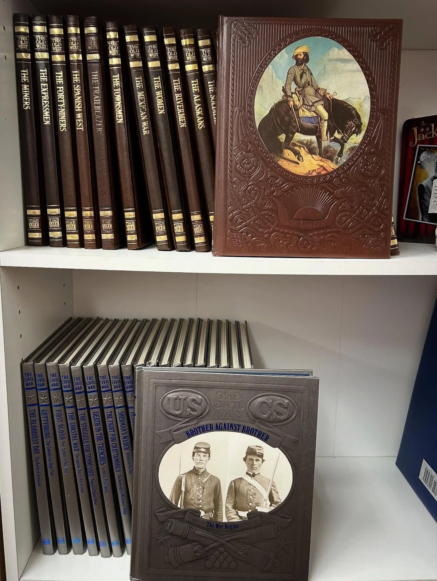We’ve got a nice selection of ‘The Old West’ and ‘The Civil War’ Time Life books series right now! We’re here for you from 10-5 today! 📚📚📚