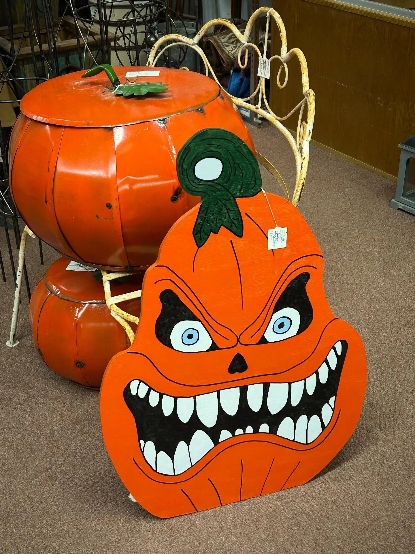 Is your yard trick-or-treater ready? 🤔 We’re here for you from 10-5 today! 👻🎃🪦🧛🏼‍♀️🧟‍♀️☠️