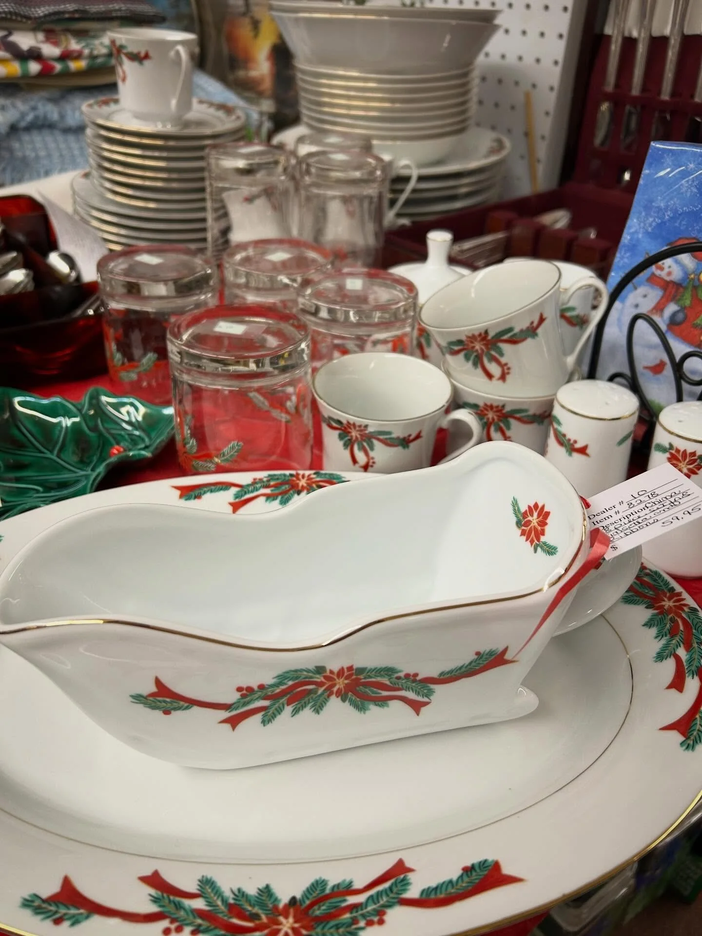 Somehow, there are less than two weeks until Christmas! 🎅🎄⛄️ We can help with tablescapes, decor, and anyone on your gift list! Come see us today from 10-5!