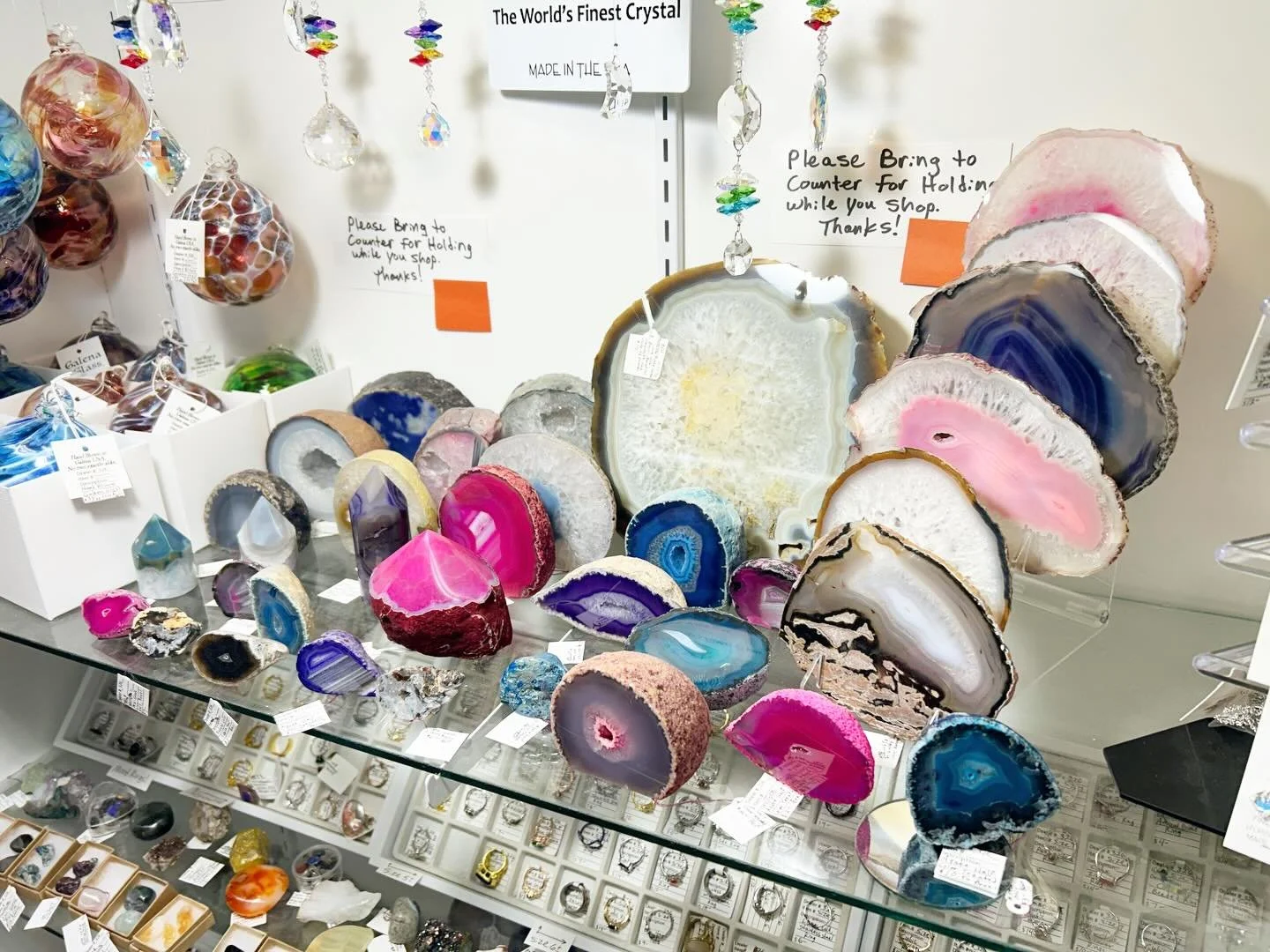 Boy, have we got some stocking stuffer ideas for YOU! Come see us from 10-5 today! 🎅🌟🎄