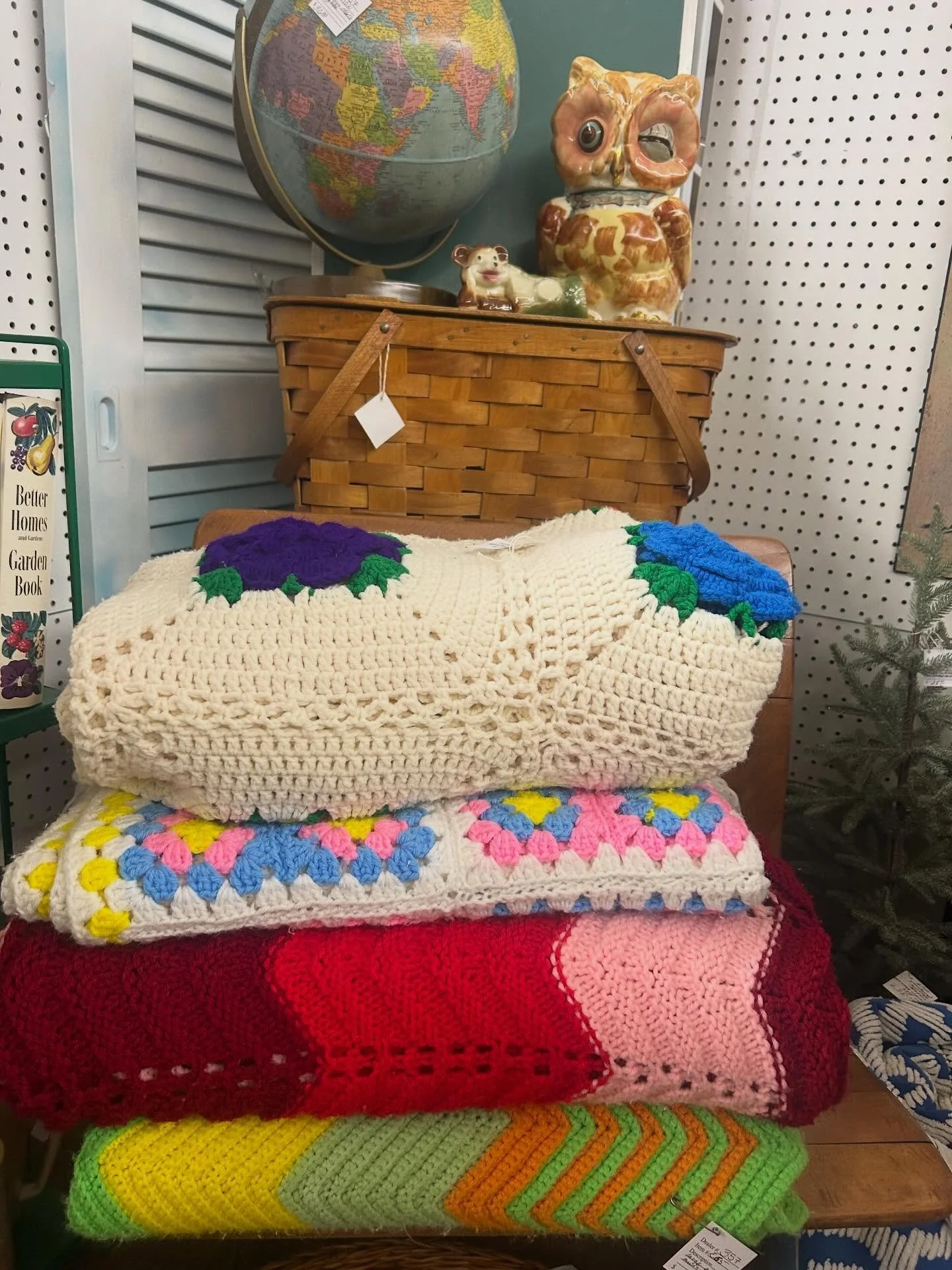 Stop by and pick up some things that make being cozy more fun! ❄️❄️❄️ Come see us from 10-5 today! ⛄️