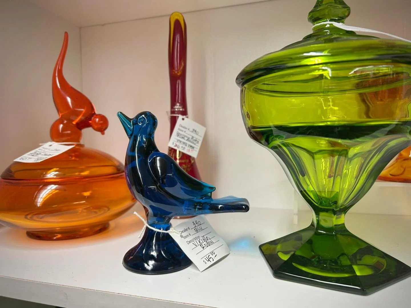 Do you know what looks gorgeous in the sunlight?! Viking glass! 🧡💙❤️💚 Come see us today from 10-5!