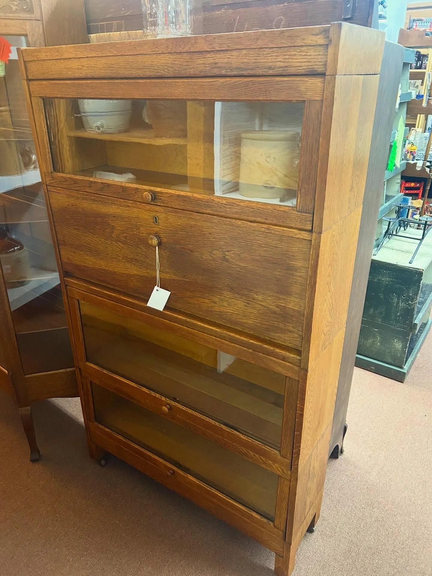 Happy Saturday, friends! Beautiful new finds await you! 🙌 Come see us today from 10-5!