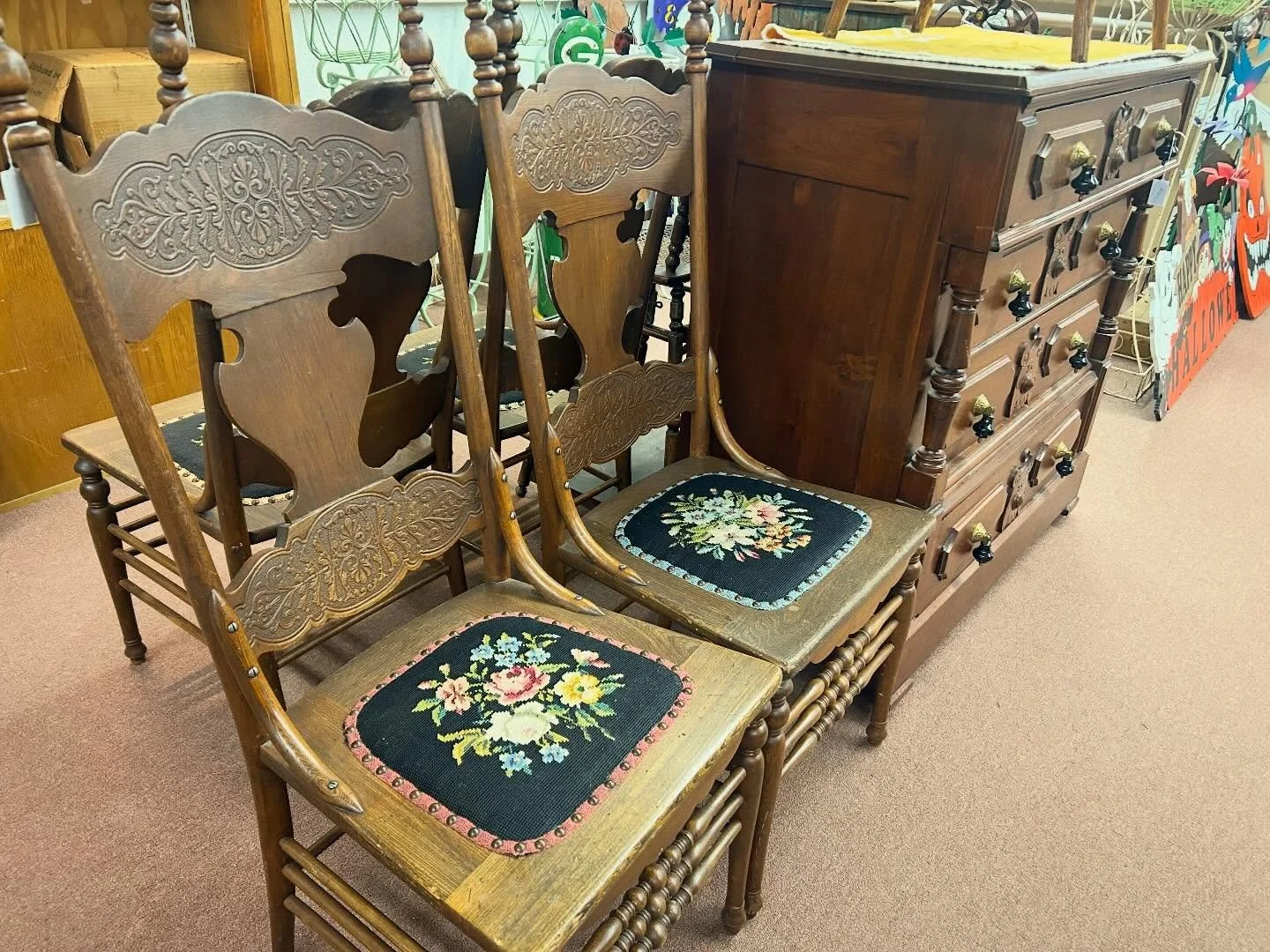 We&rsquo;ve got new merchandise arriving daily! Come see what we have for you from 10-5 today! 🙌