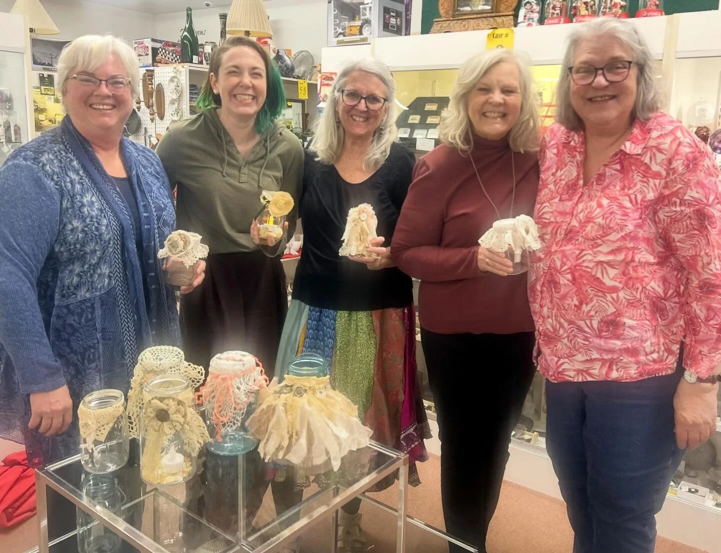 So much fun was had by all at last night&rsquo;s Vintage Linen Make &amp; Take with Janis Mineart! 🙌 They let their creativity flow and their laughter too! 🥰 Keep your eyes peeled for other fun classes coming up at the antique malls!
@jpvintage49
