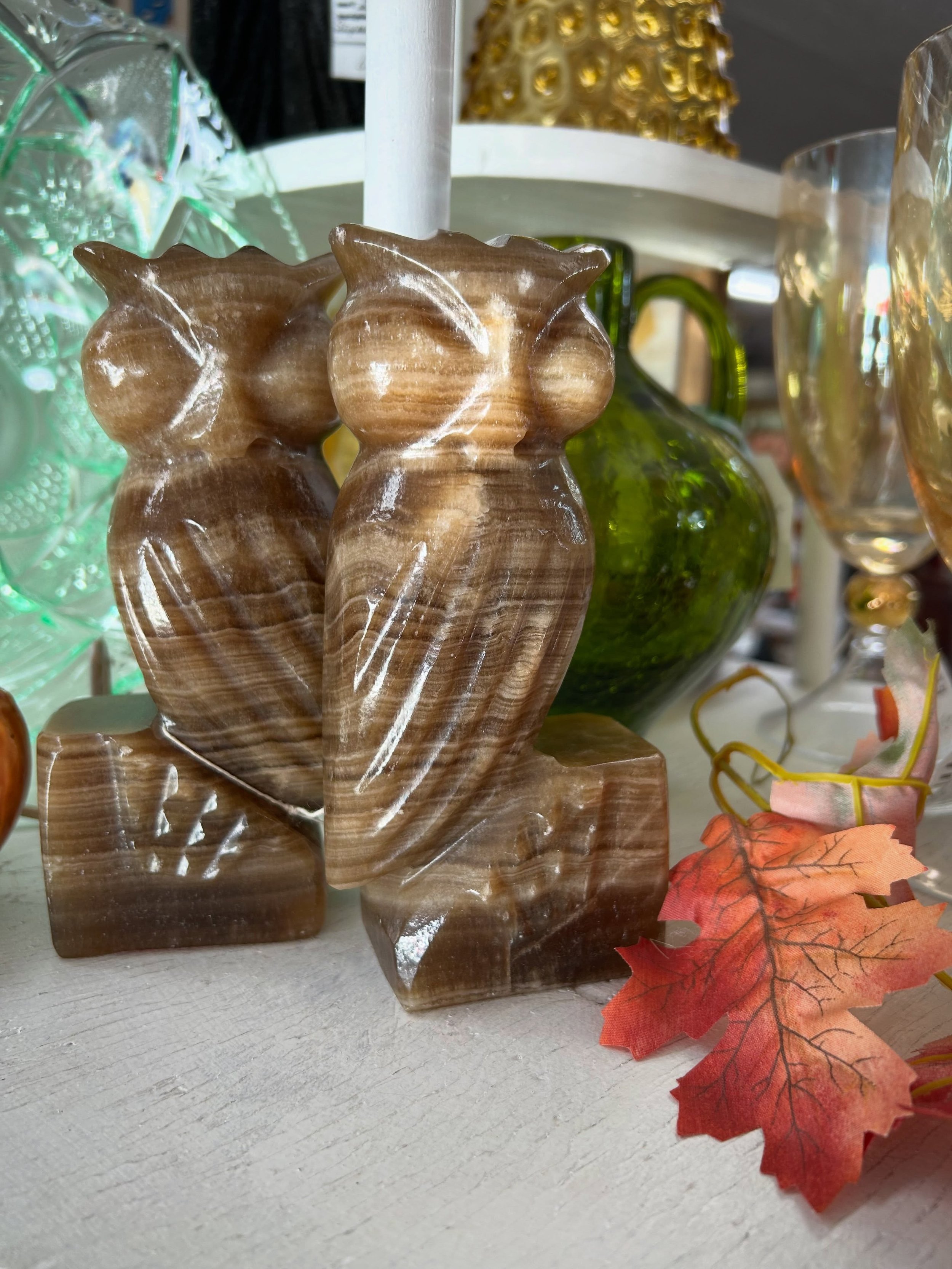 Whoooo is into vintage marble owl bookends?! 🦉🦉🦉We&rsquo;re here for you today from 10-5!