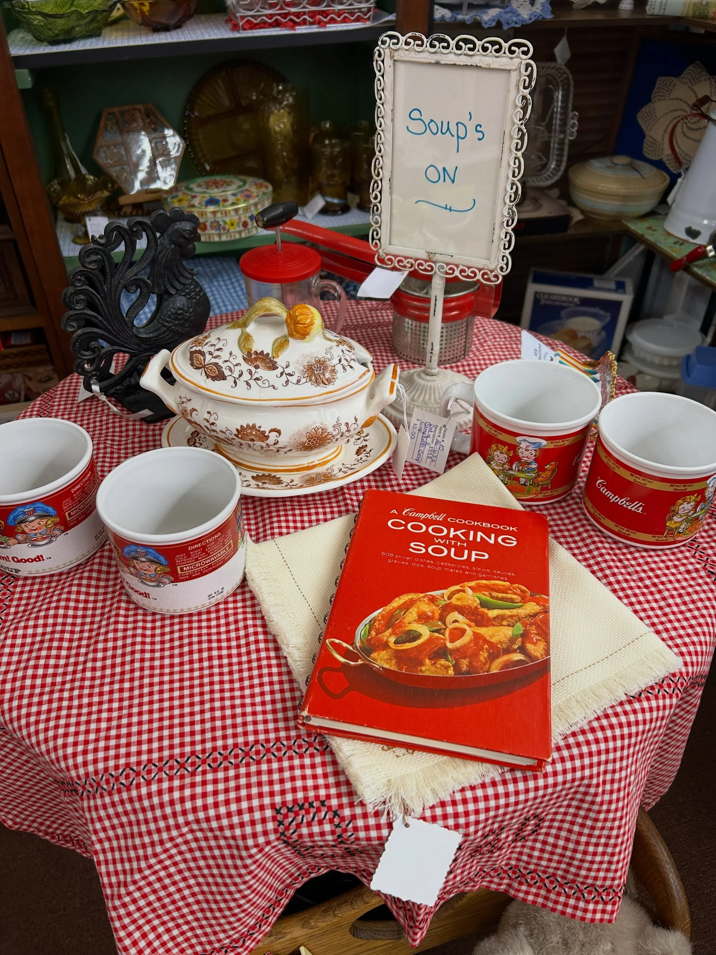 Who else loves soup weather?! 🫕 We&rsquo;re here for you from 10-5 today with lots of soup inspiration! 😃😃😃