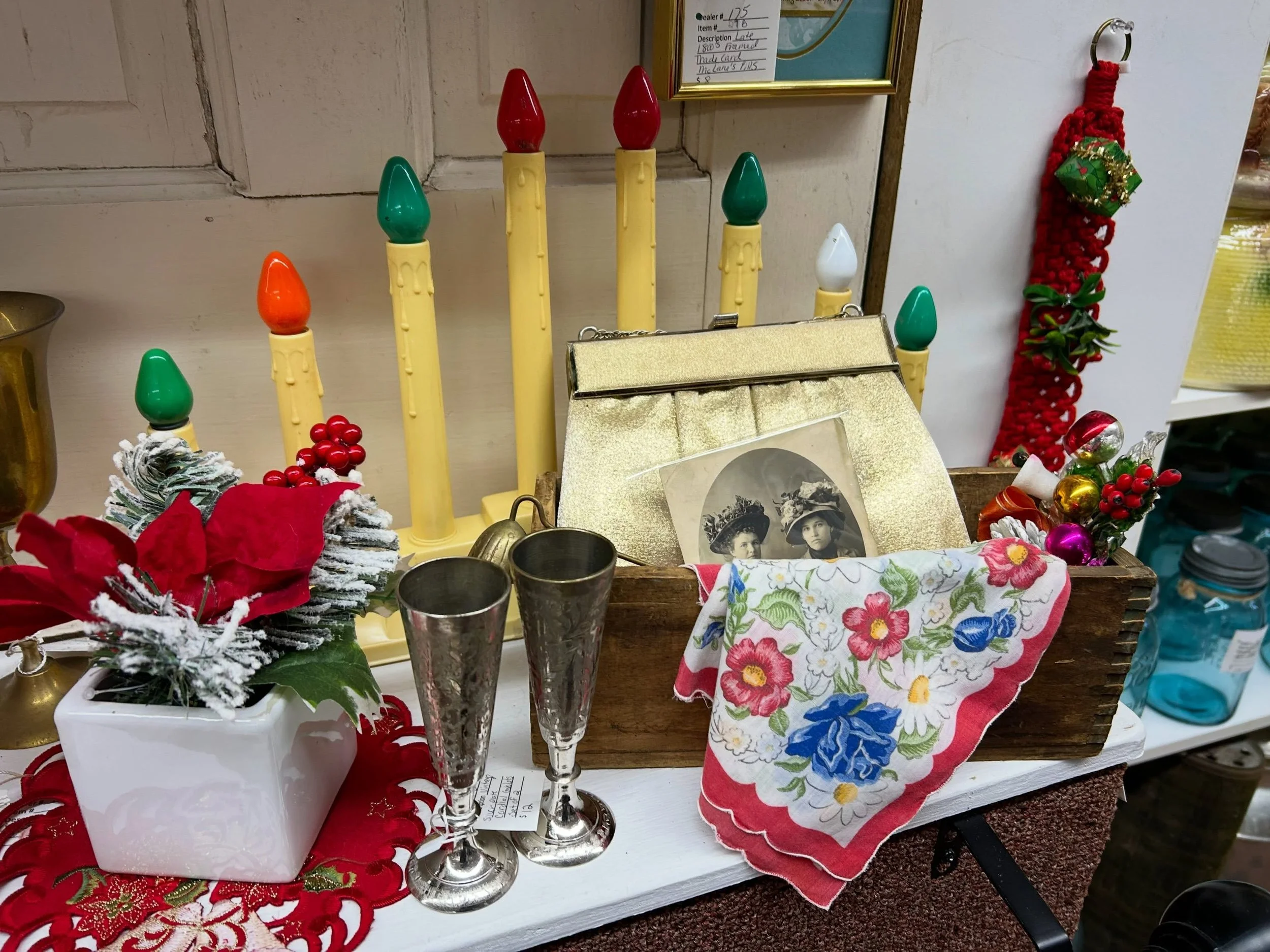 New vendor alert! 🚨🚨🚨 And they brought a little holiday spirit with them! 🎅🎄🌟 Come see us from 10-5 today!