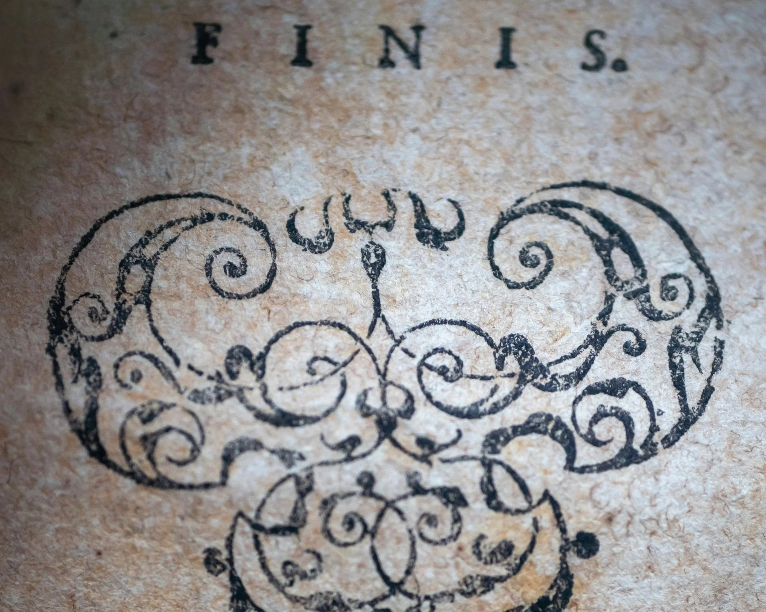 Text reading "FINIS"