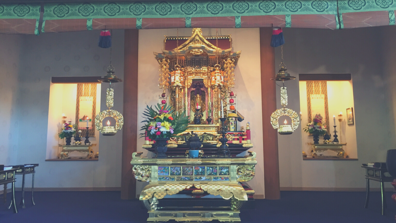 A photo of the interior of San Fernando Valley Hongwanji Buddhist Temple
