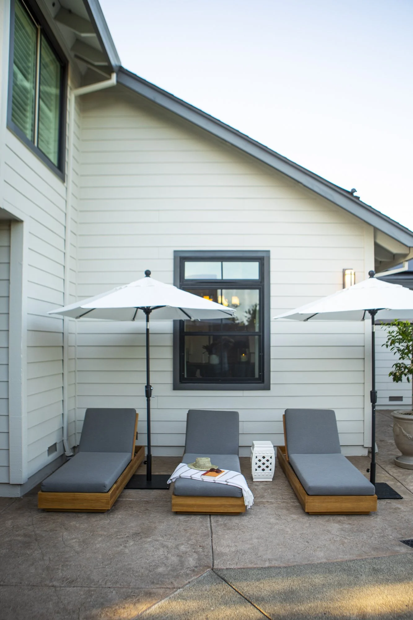 PINE_MHG_Italian Poolside Retreat_Low Res_0010.jpg