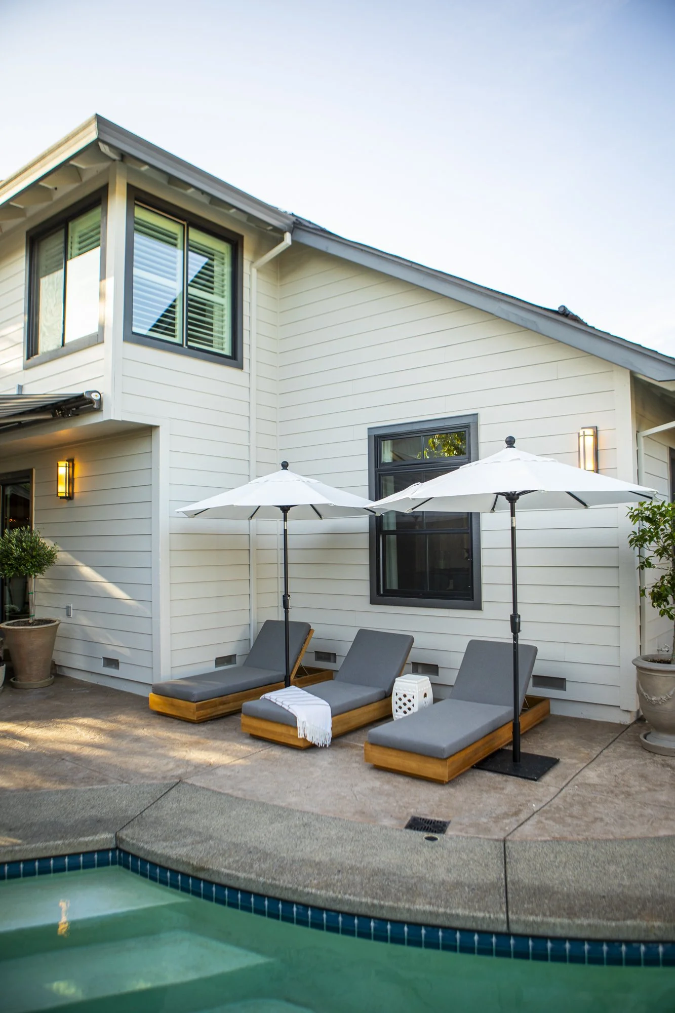 PINE_MHG_Italian Poolside Retreat_Low Res_0028.jpg