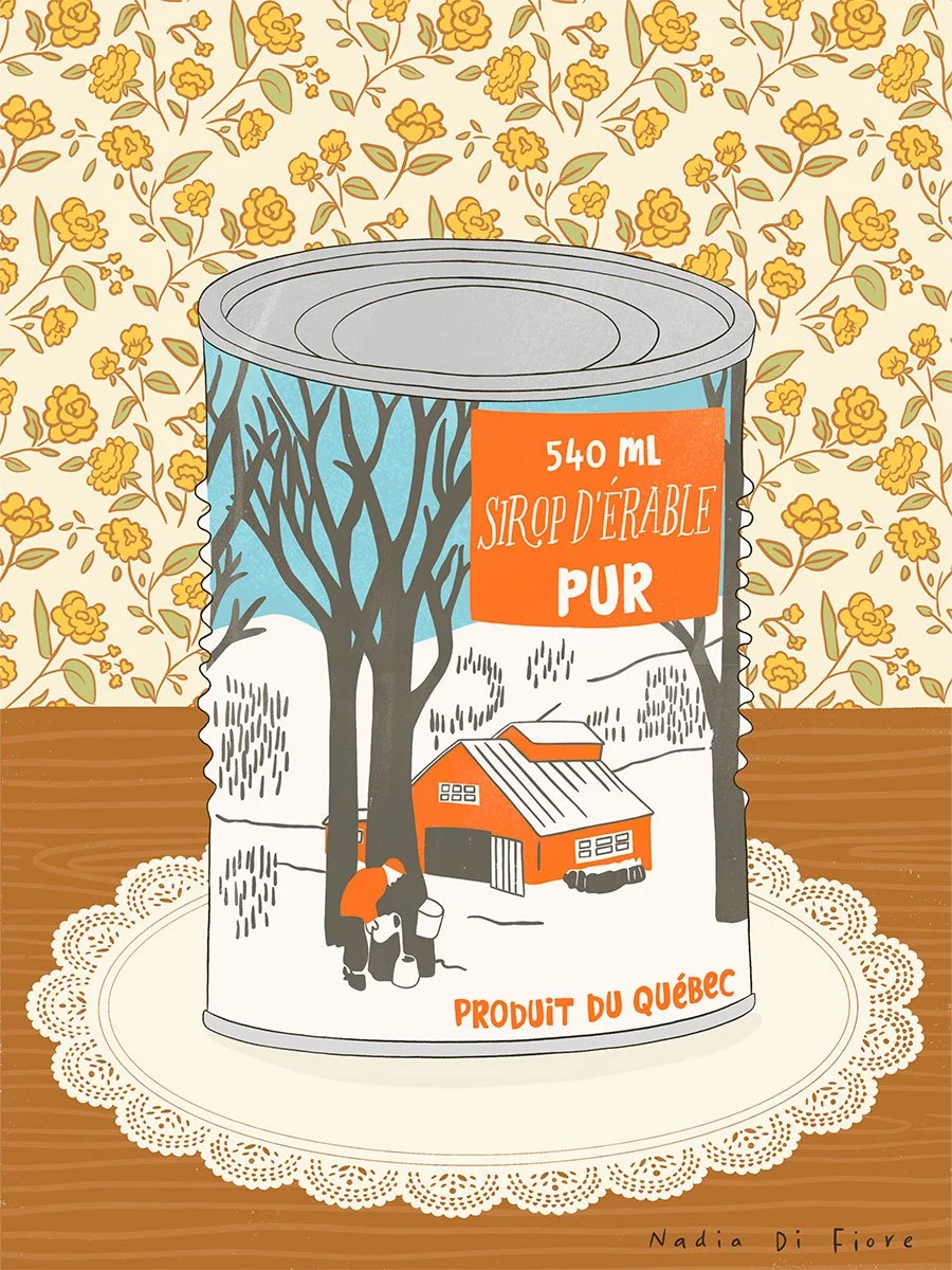 Illustration of a Québec maple syrup can with an orange label reading “Sirop d’érable pur” and a snowy sugar shack scene, sitting on a white lace doily on a wooden table against yellow floral wallpaper.