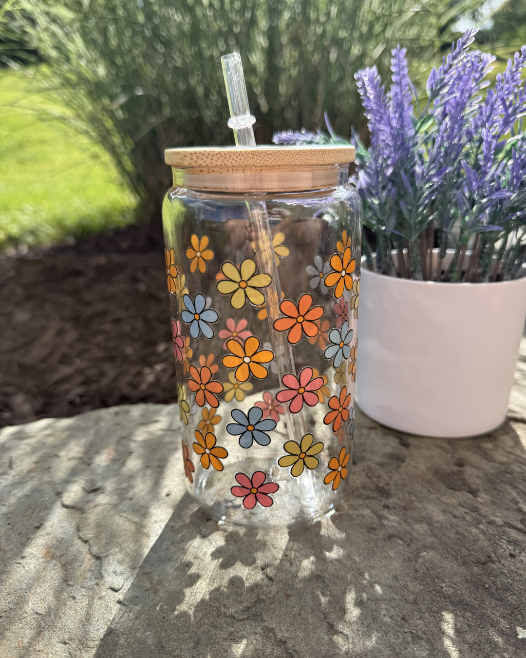 16oz Glass: Retro Flowers