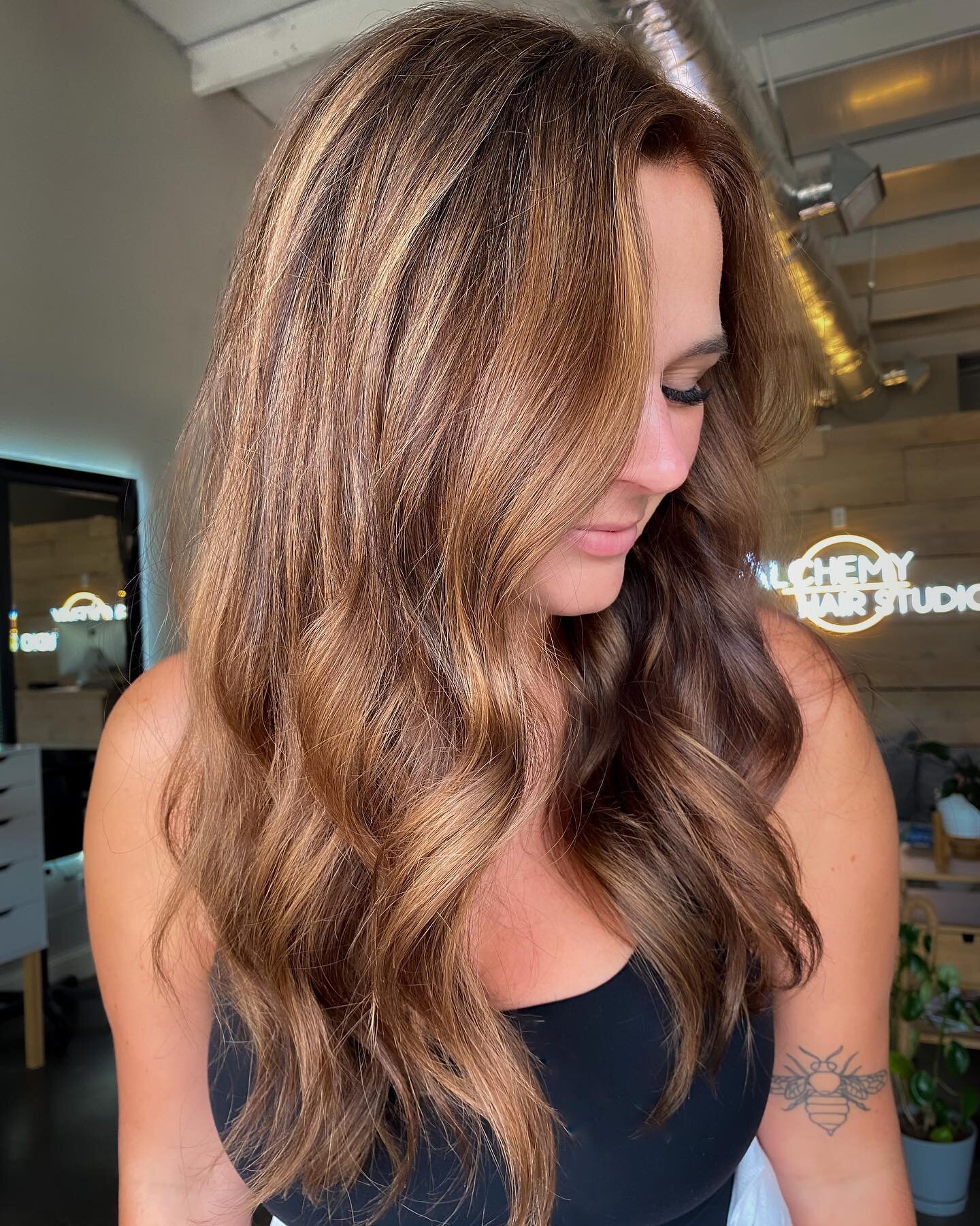 🚨This is not a drill! 🚨
It&rsquo;s officially transition season for your hair!! 
Did you know, it sometimes takes 1-2 visits to get your hair that ✨perfect✨Fall color? 
Whatever your favorite Fall shade is, we&rsquo;ve got you covered 😘
We&rsquo;r