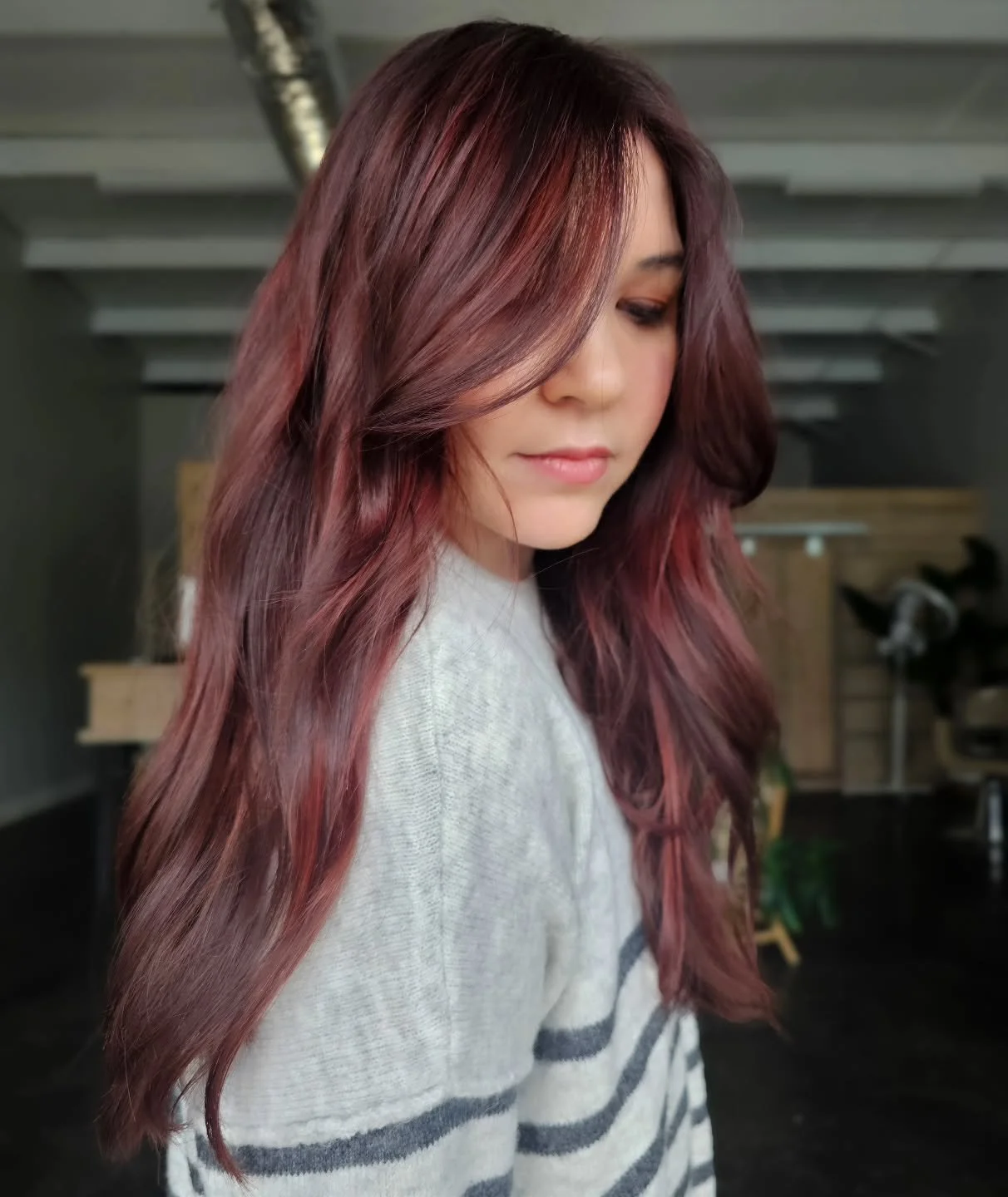 Some transformations aren’t loud.
They’re layered, subtle, intentional—like healing, or growth, or starting over when no one’s watching.
This one was about restoring depth and softness after an overgrown balayage. We kept wha
