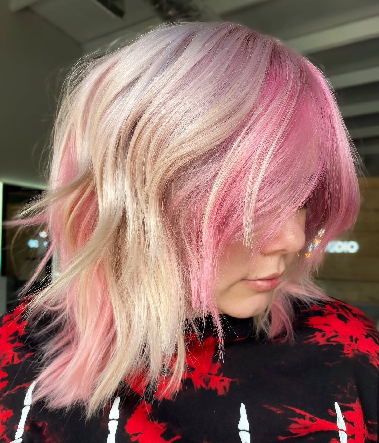 Valentine&rsquo;s Day calls for pink. 

A pretty pink.
A dimensional pink
A pink that still feels like you.

Custom color pink hair created here at Alchemy Hair Studio in Tupelo.

Happy Valentine&rsquo;s Day 💗