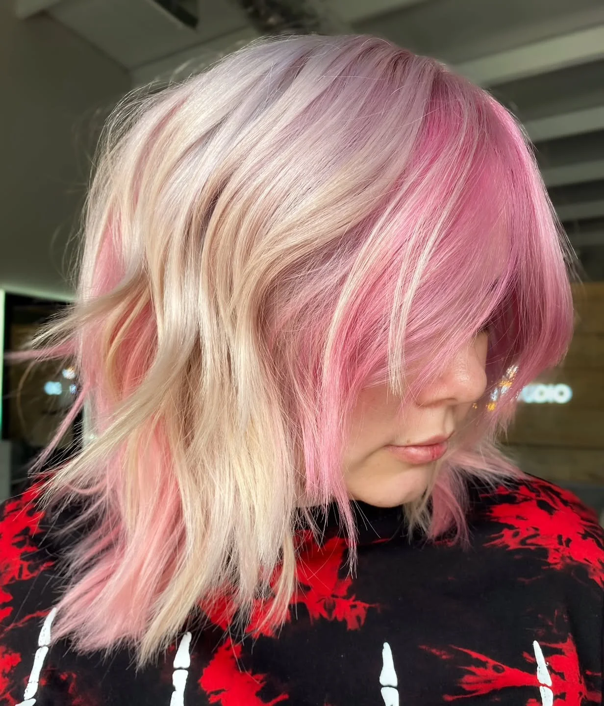 Valentine&rsquo;s Day calls for pink. 

A pretty pink.
A dimensional pink
A pink that still feels like you.

Custom color pink hair created here at Alchemy Hair Studio in Tupelo.

Happy Valentine&rsquo;s Day 💗
