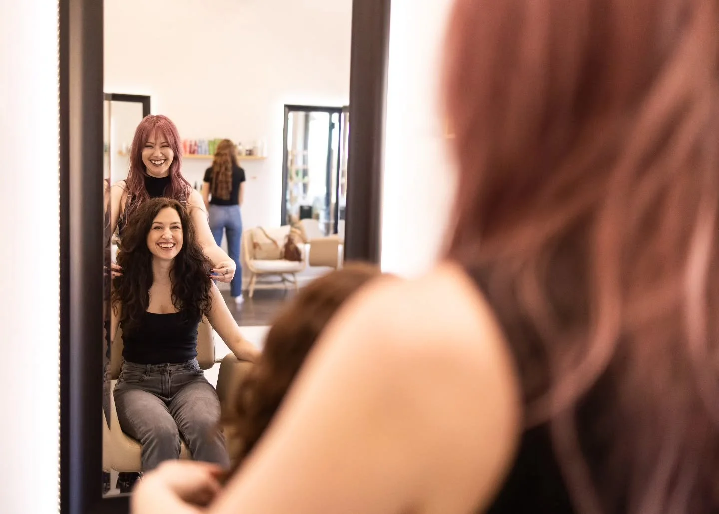 The best appointments usually start slow.
A few questions. Some connection.  Making sure we&rsquo;re on the same page before anything starts.
That pace has always mattered to us at Alchemy Hair Studio here in Tupelo.