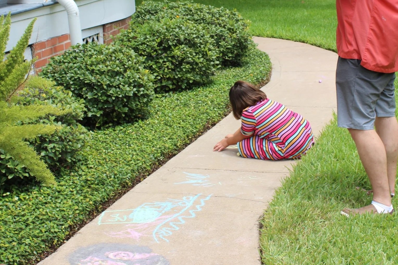 dad+and+kids+with+chalk.jpg