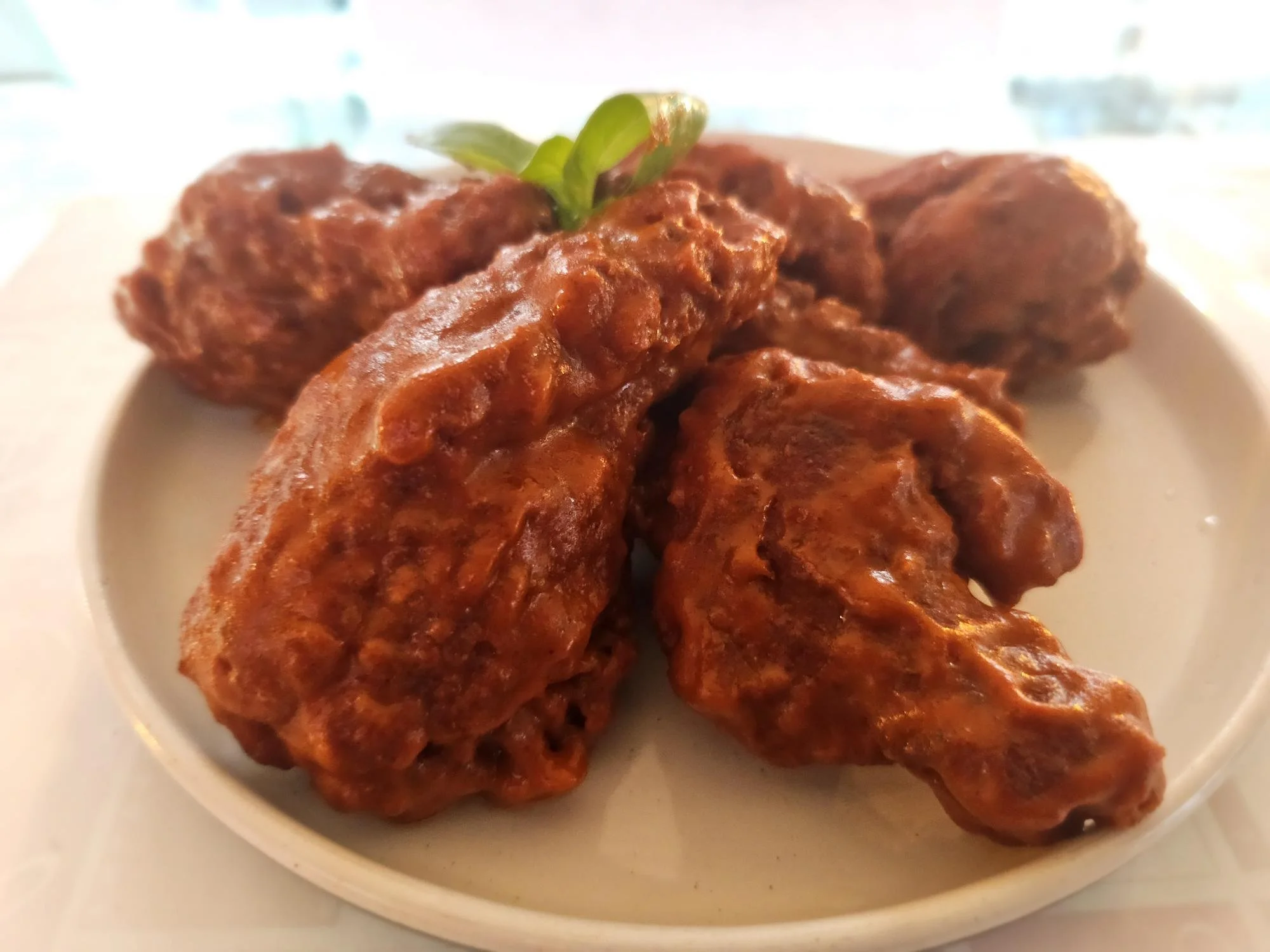 Fried Chicken Wings with Hot Sauce