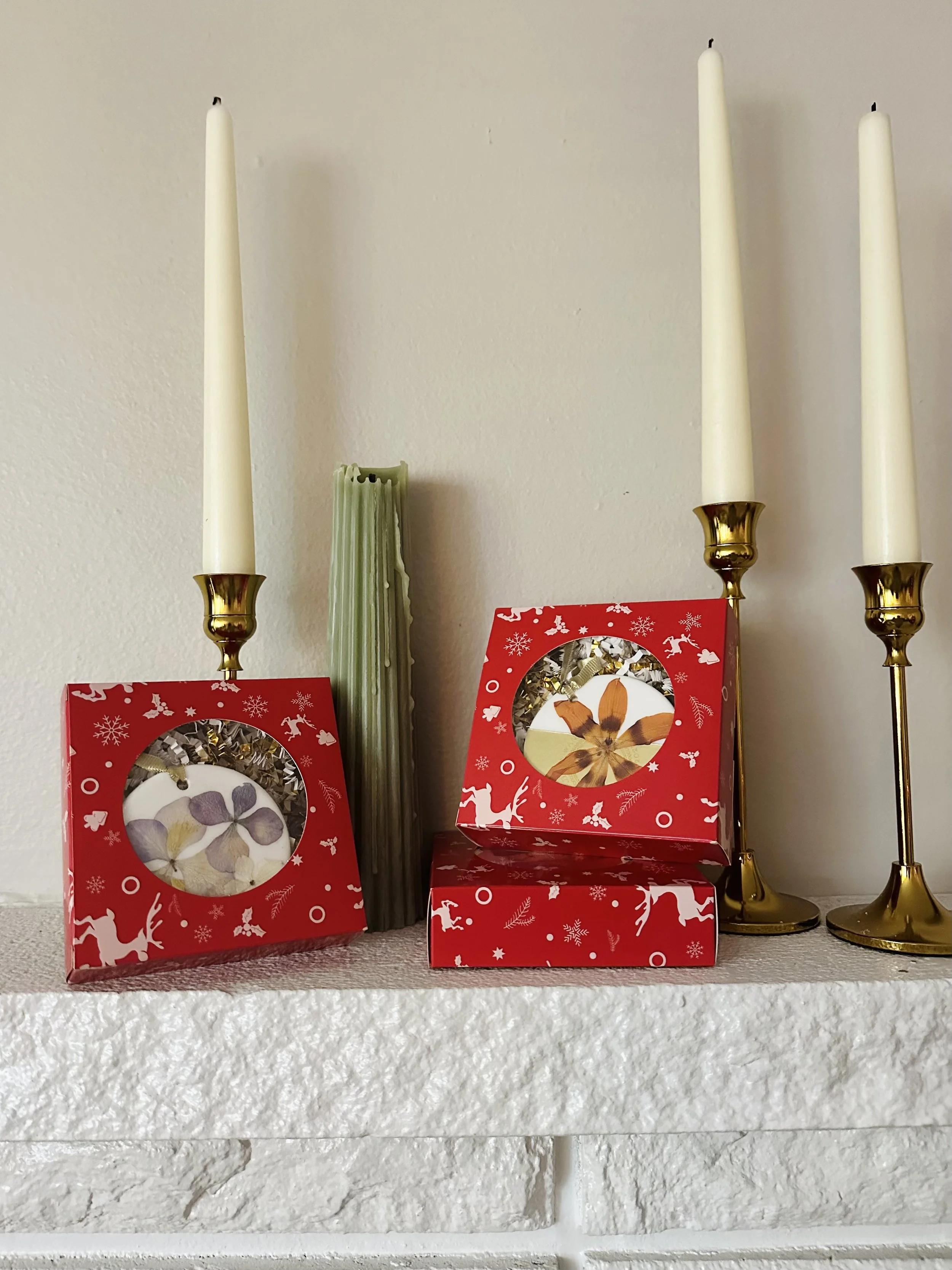 xmas ornaments 2025 front mantel.jpeg