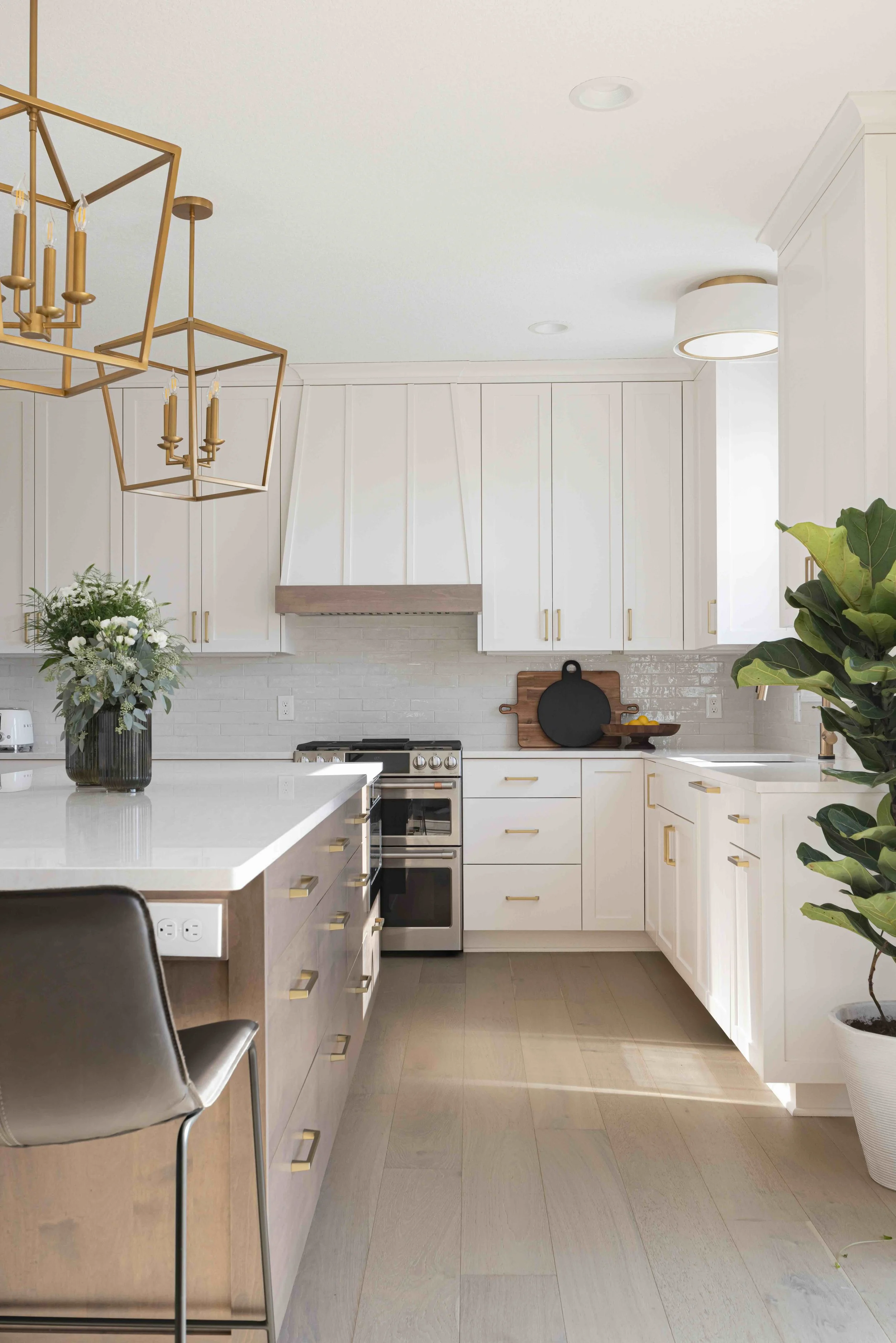 white quarts countertops with beautiful Kitchen Island Design | Sean's Cabinetry