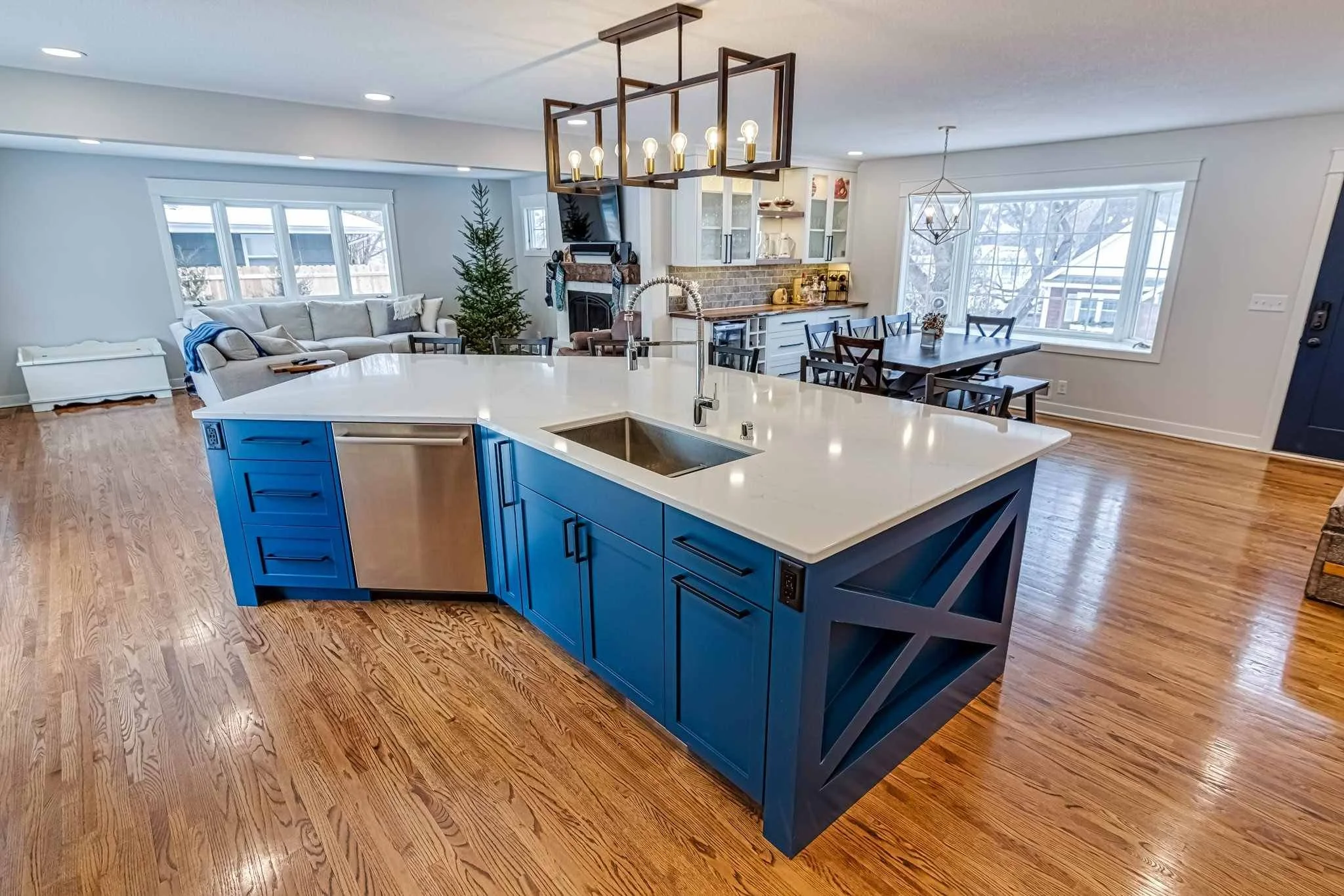261 Morse Ave-16-min.jpg